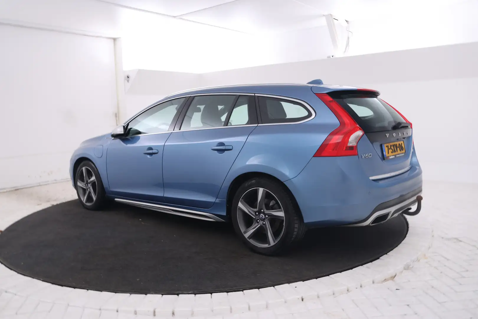 Volvo V60 2.4 D6 AWD Plug-In Hybrid Summum Automaat, schuif Bleu - 2