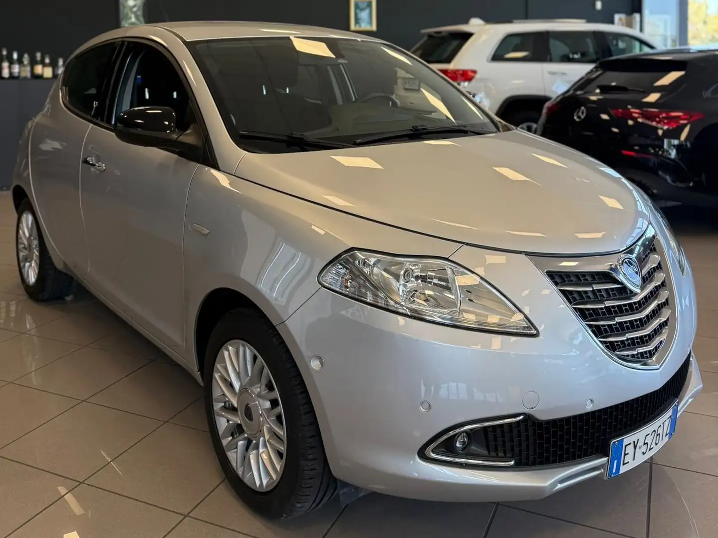Lancia Ypsilon Ypsilon III 2011 0.9 t.air Platinum s Срібний - 1