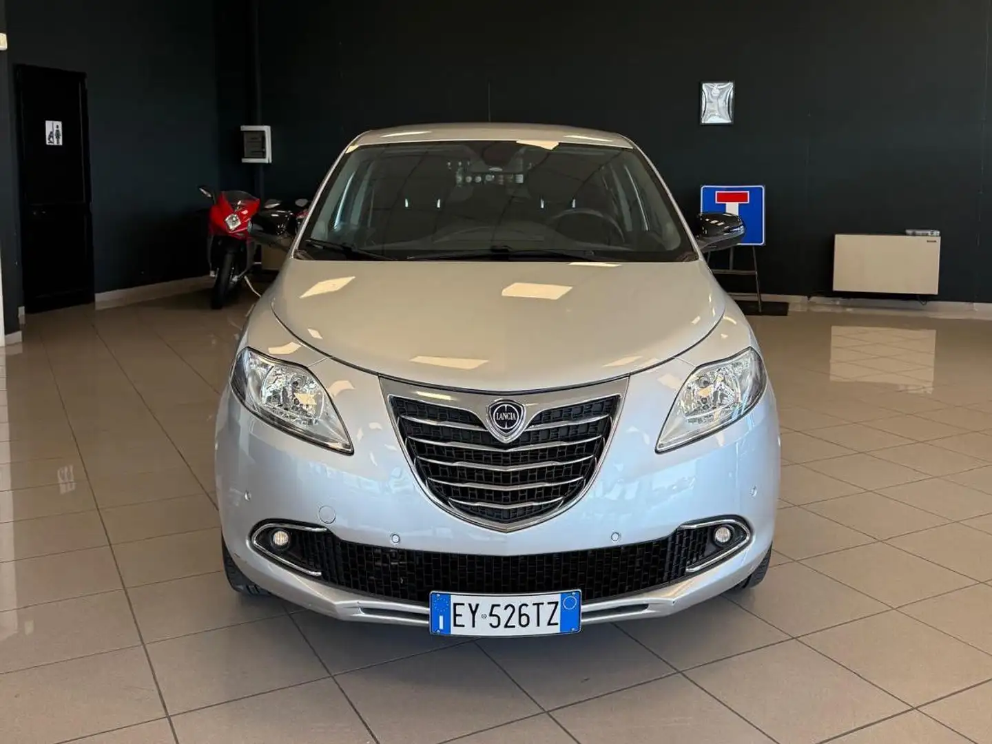 Lancia Ypsilon Ypsilon III 2011 0.9 t.air Platinum s Stříbrná - 2