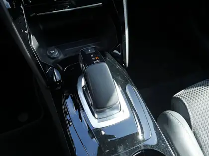 Annonce voiture d'occasion Peugeot e-208 - CARADIZE