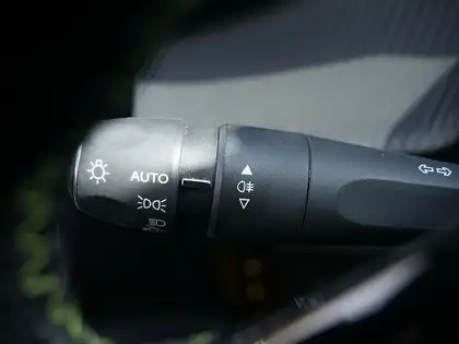 Annonce voiture d'occasion Peugeot e-208 - CARADIZE