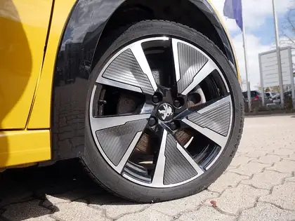 Annonce voiture d'occasion Peugeot e-208 - CARADIZE