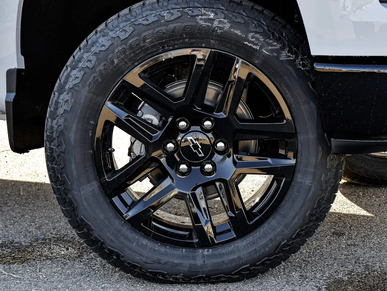 Chevrolet Silverado 1500 снимка Chevrolet Silverado 1500