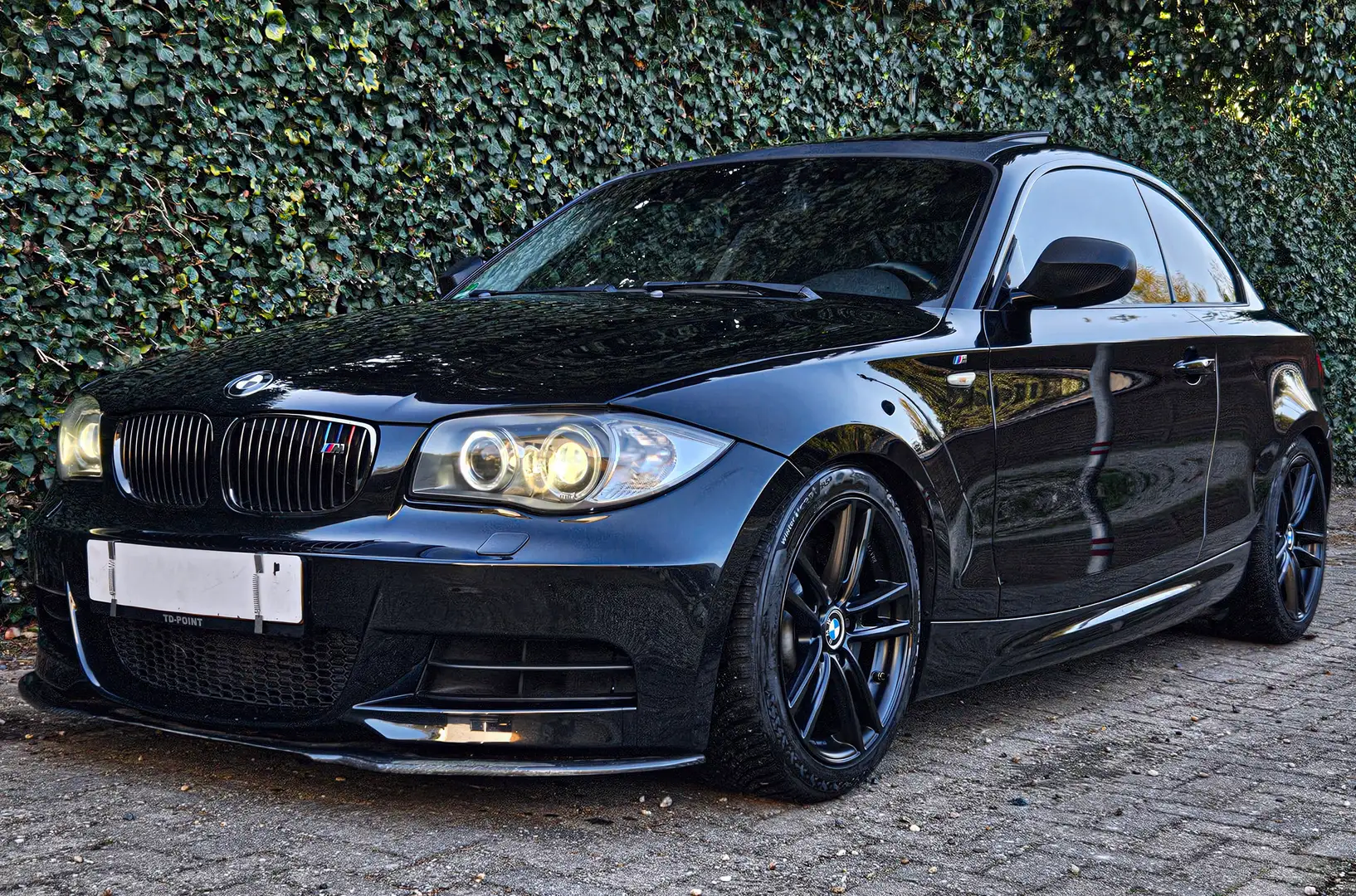 BMW 135 1-SERIE COUPE E82 *NIEUW* LAGE KM | M-SPORT |350PK Negru - 1