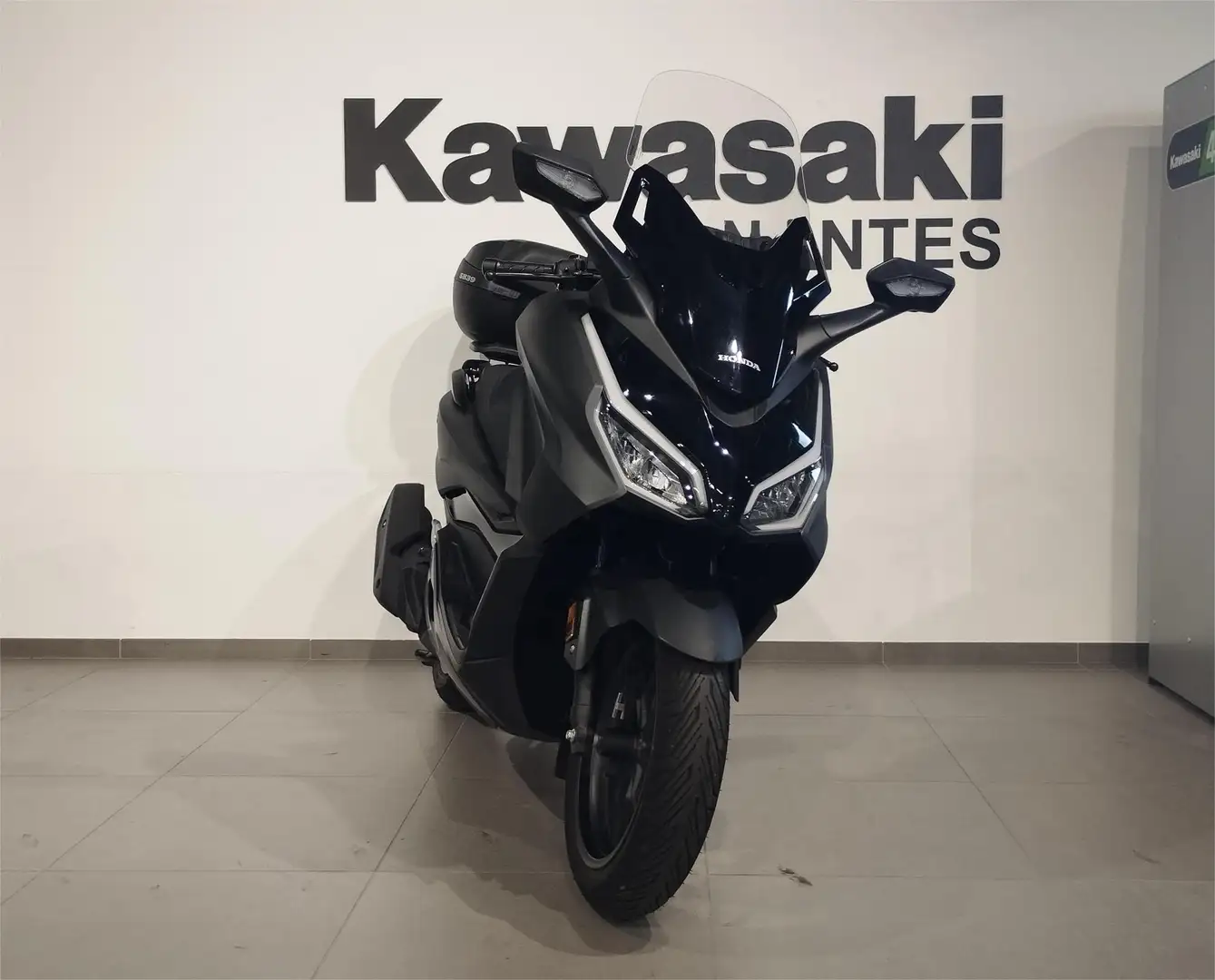 Honda Forza 125 Black - 1