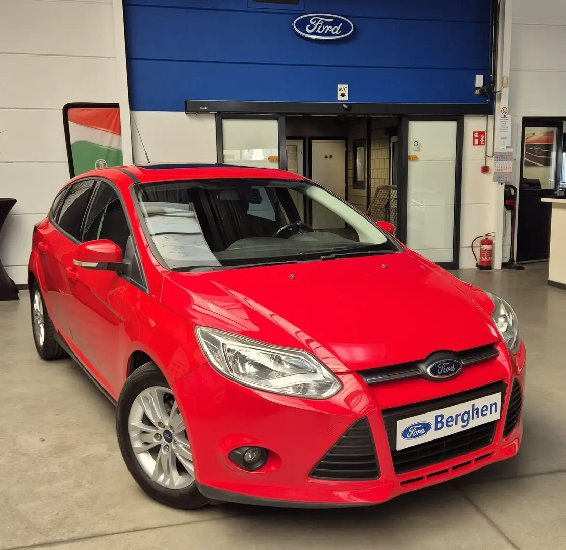 Ford Focus Trend Rouge - 1