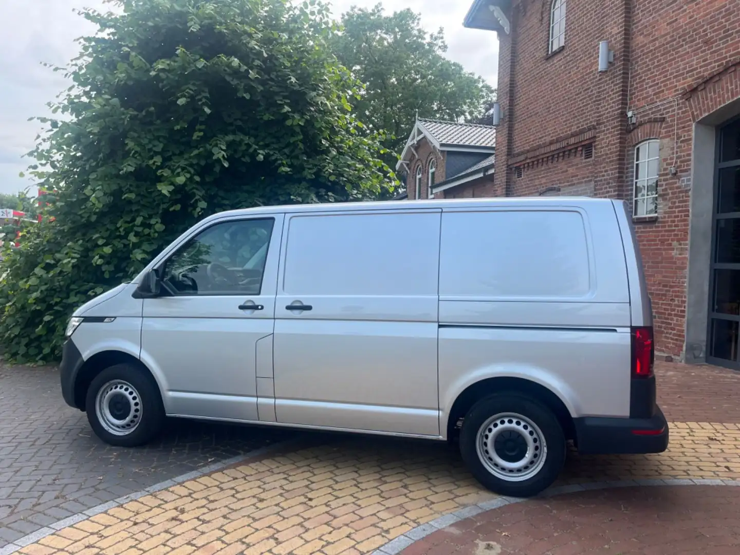 Volkswagen T6 Transporter DSG LED/Klima/Navi/2x Schiebetür Silber - 2