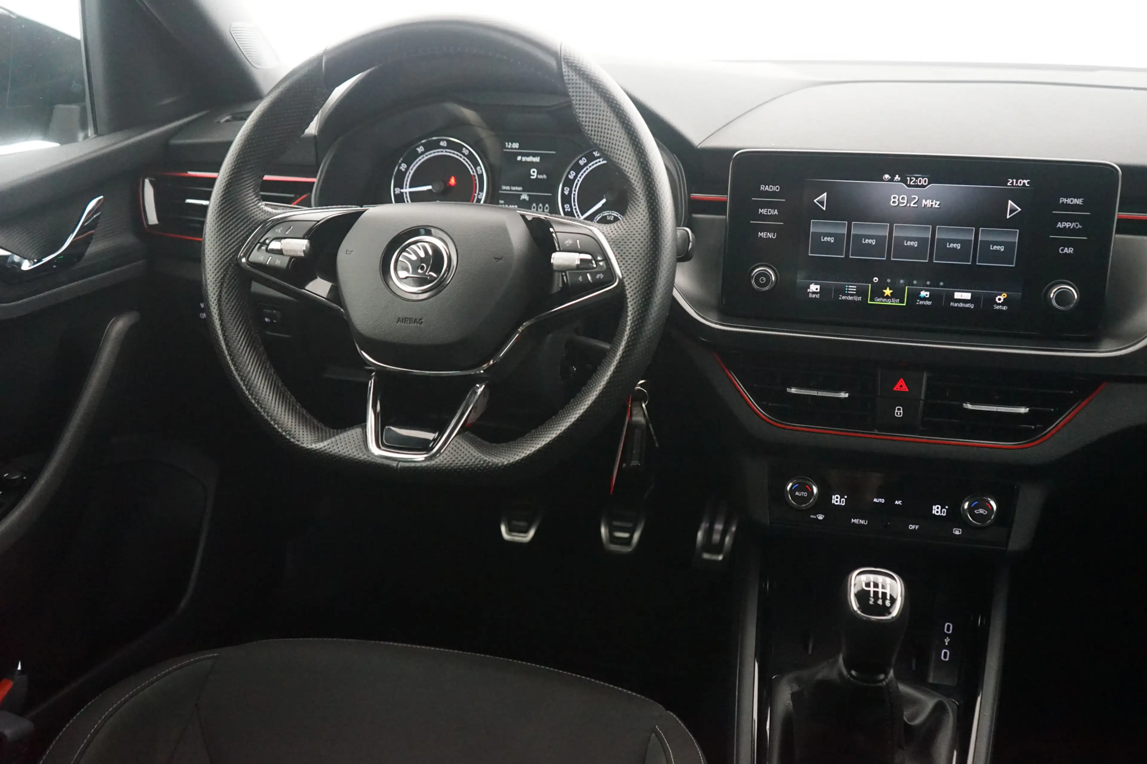 Skoda Scala 1.0 TSI Sport Business — photo 15