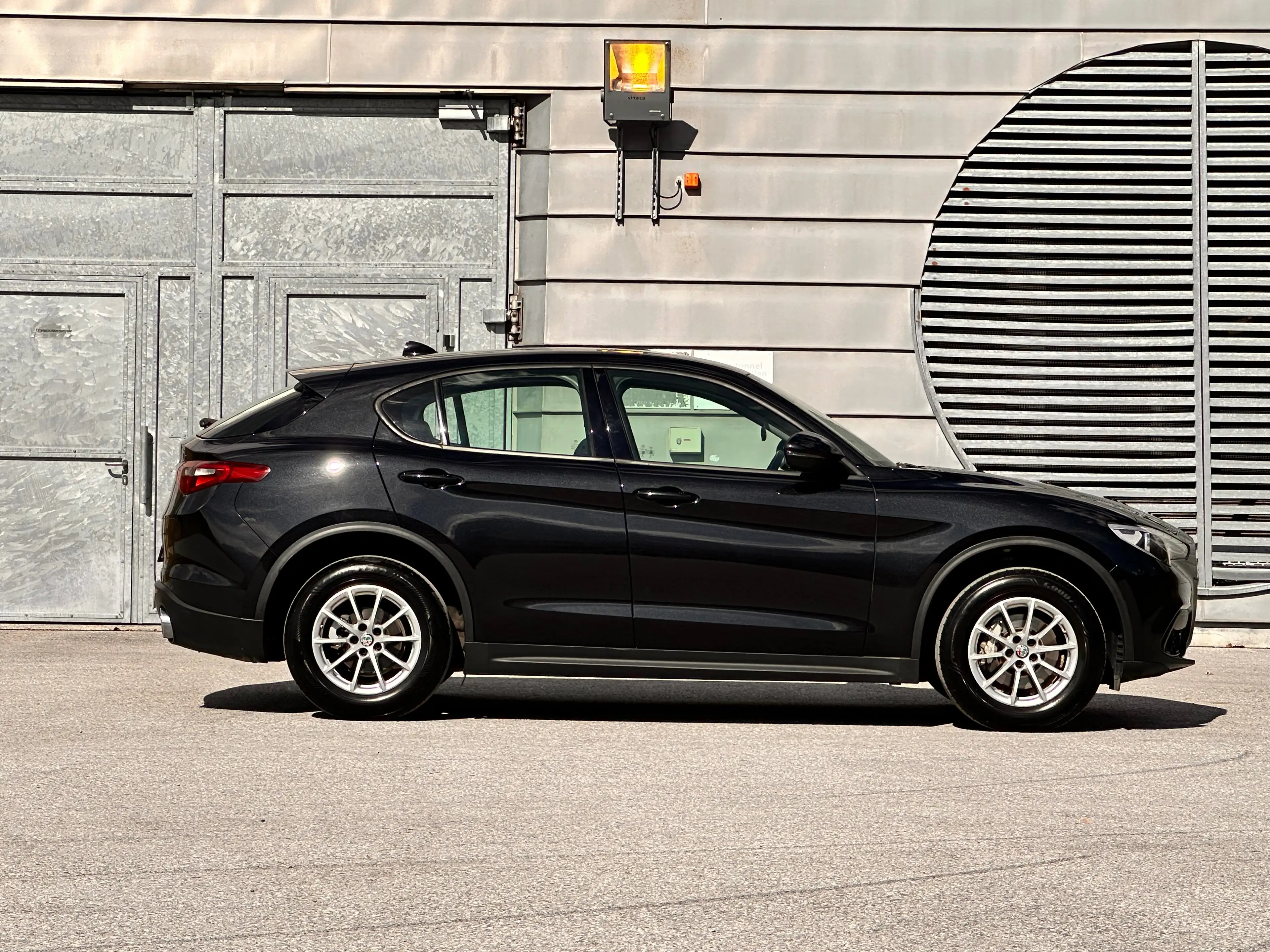 Alfa Romeo Stelvio 2.2 JTDM Q4 / Pickerl neu / Allrad / Schwarz
