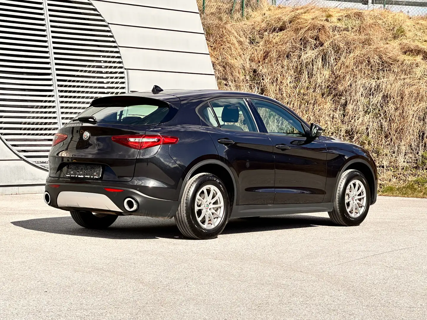 Alfa Romeo Stelvio 2.2 JTDM Q4 / Pickerl neu / Allrad / Schwarz Schwarz - 2