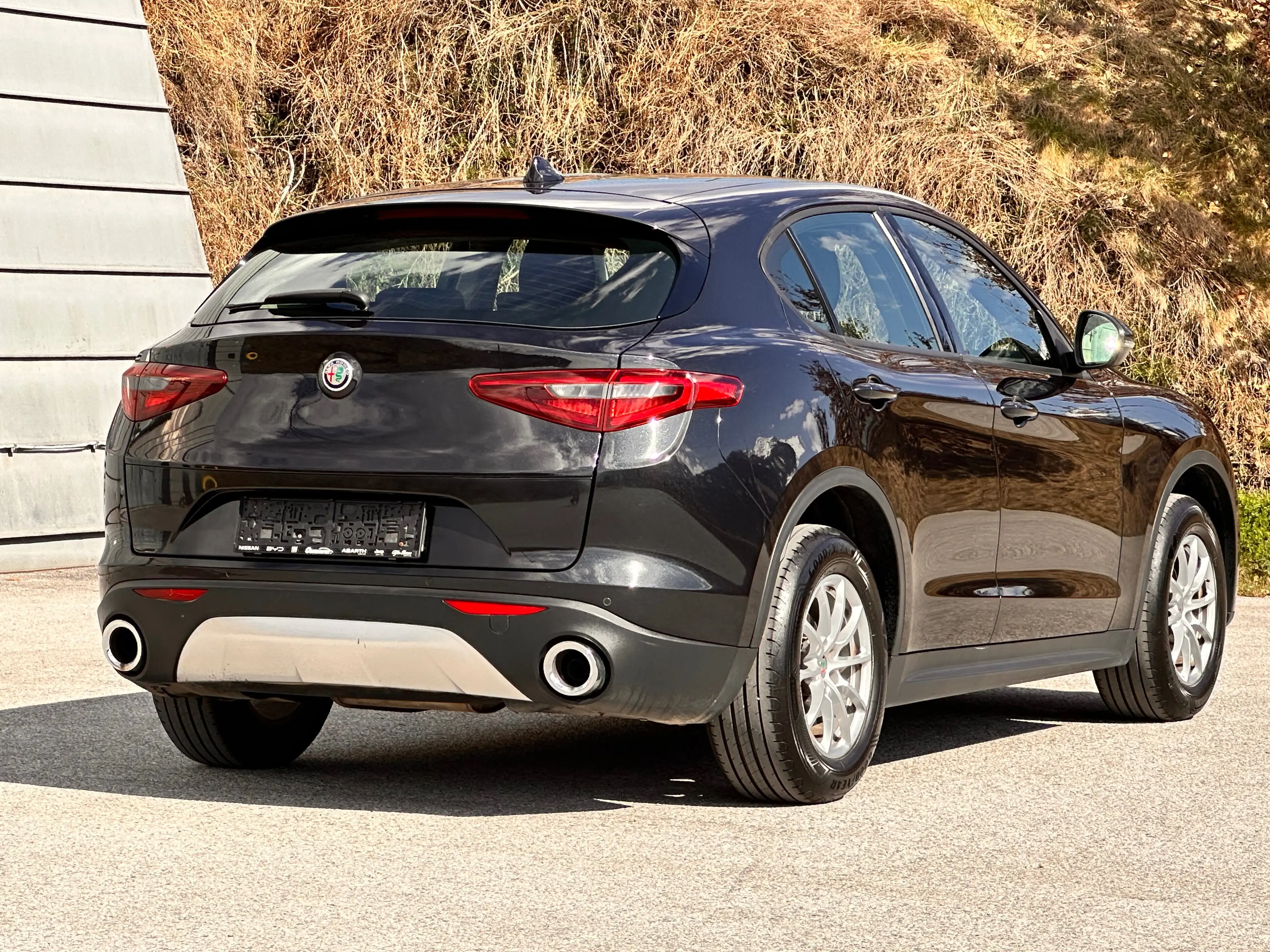 Alfa Romeo Stelvio 2.2 JTDM Q4 / Pickerl neu / Allrad / Schwarz — photo 3