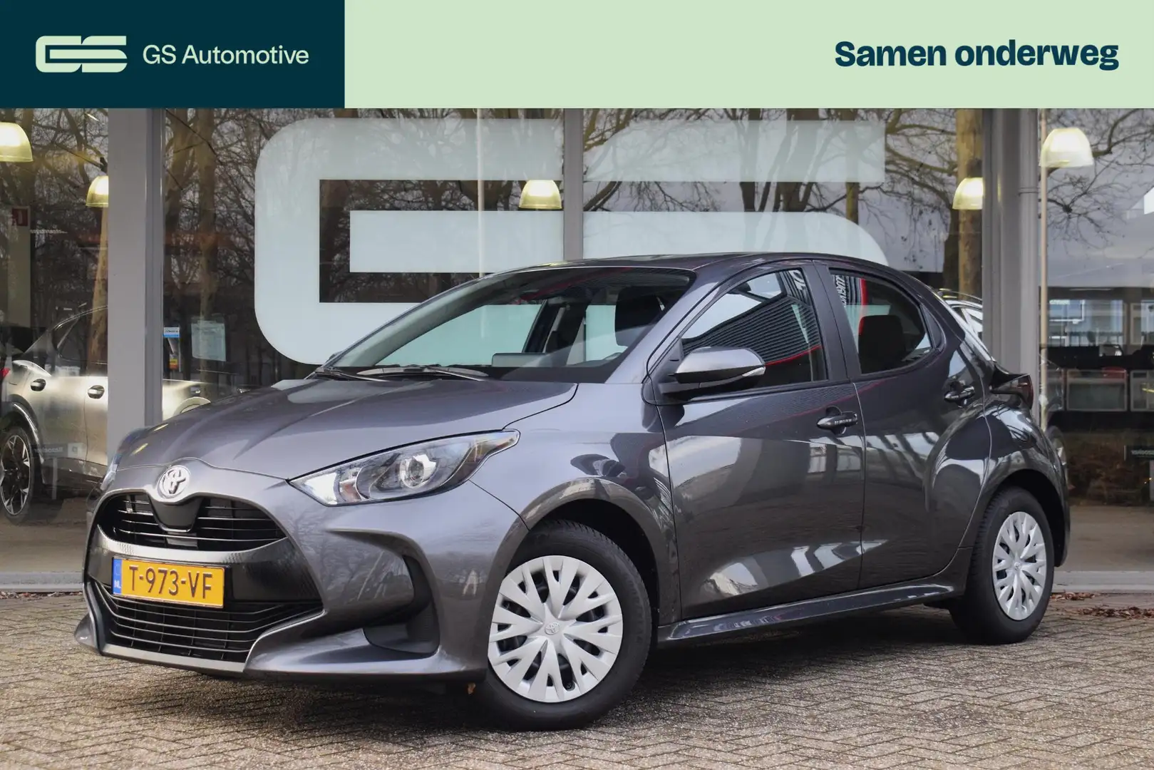 Toyota Yaris 1.5 VVT-i Active TELEFOON|CRUISE|CAMERA|CARPLAY Grau - 1