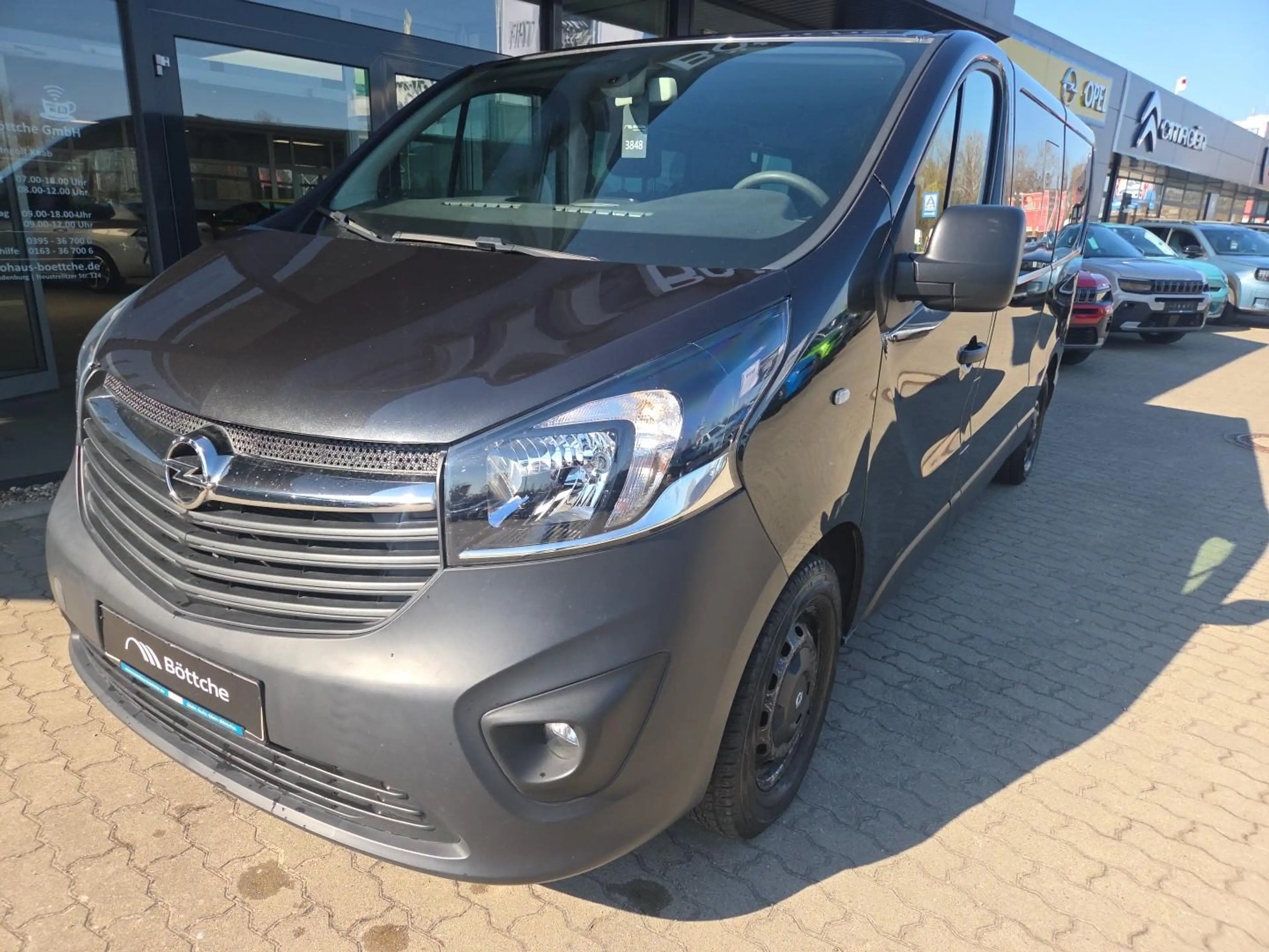 Opel Vivaro 1.6 Biturbo CDTI — photo 2