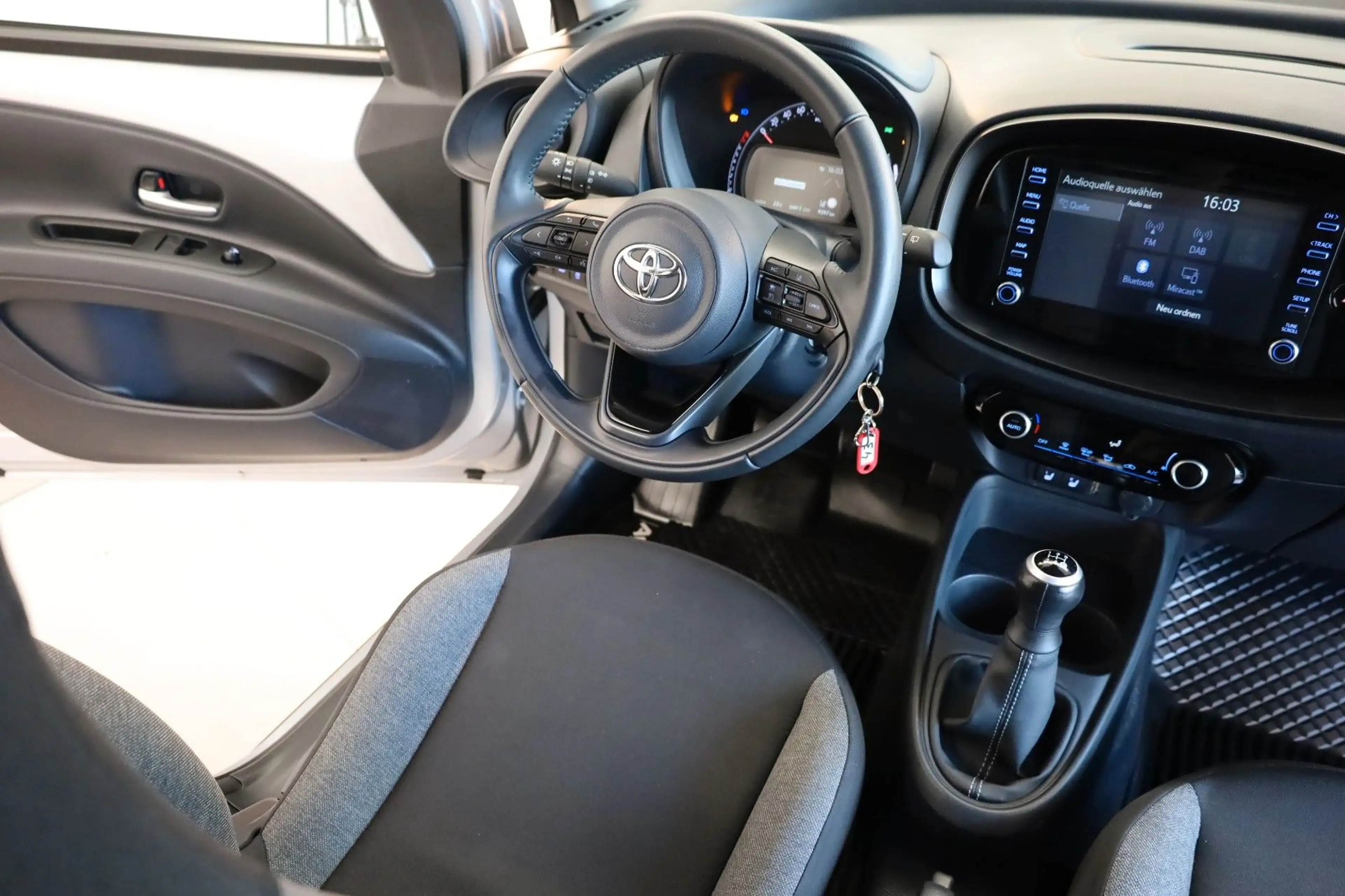 Toyota Aygo X  / R.Kamera /  ACC /  1.Hand / Garantie ! — photo 10