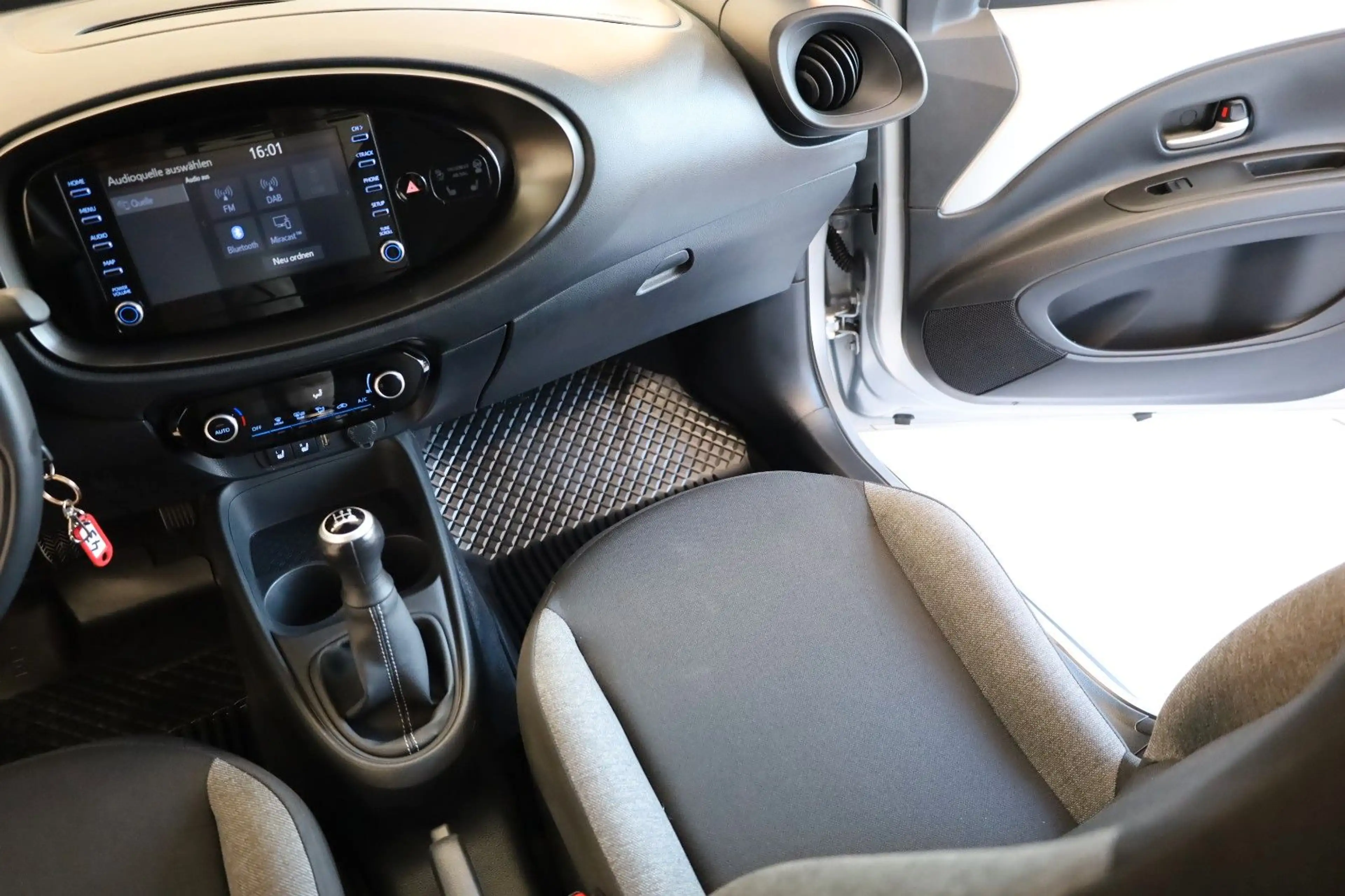 Toyota Aygo X  / R.Kamera /  ACC /  1.Hand / Garantie ! — photo 11