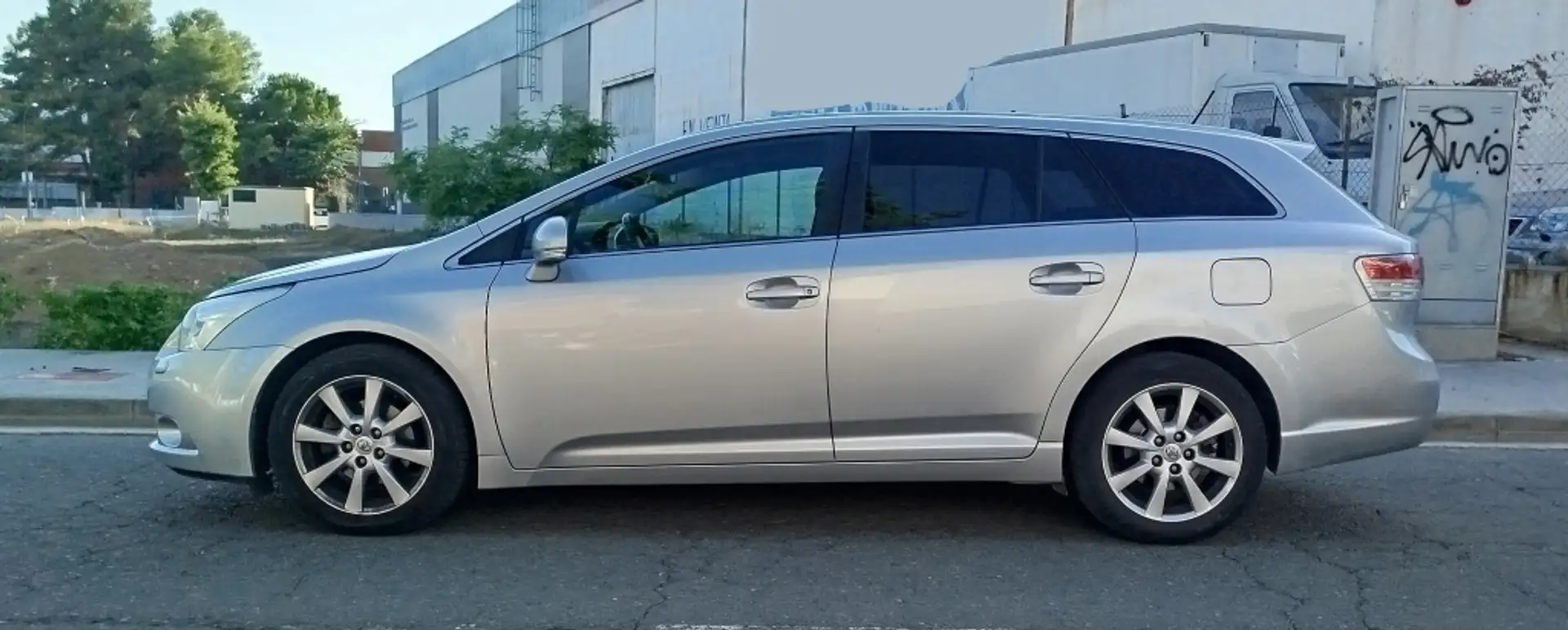 Toyota Avensis CS 1.8 Executive MultiDrive S Plateado - 2