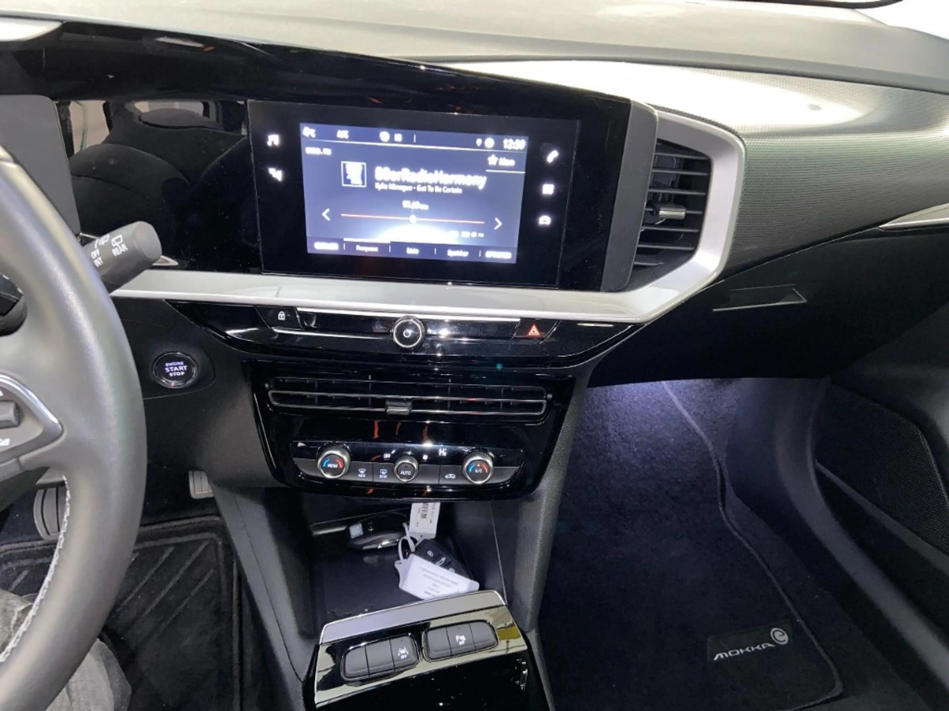 Opel Mokka-E Elegance +OnBoardCharger+3-Phasig+ — photo 4
