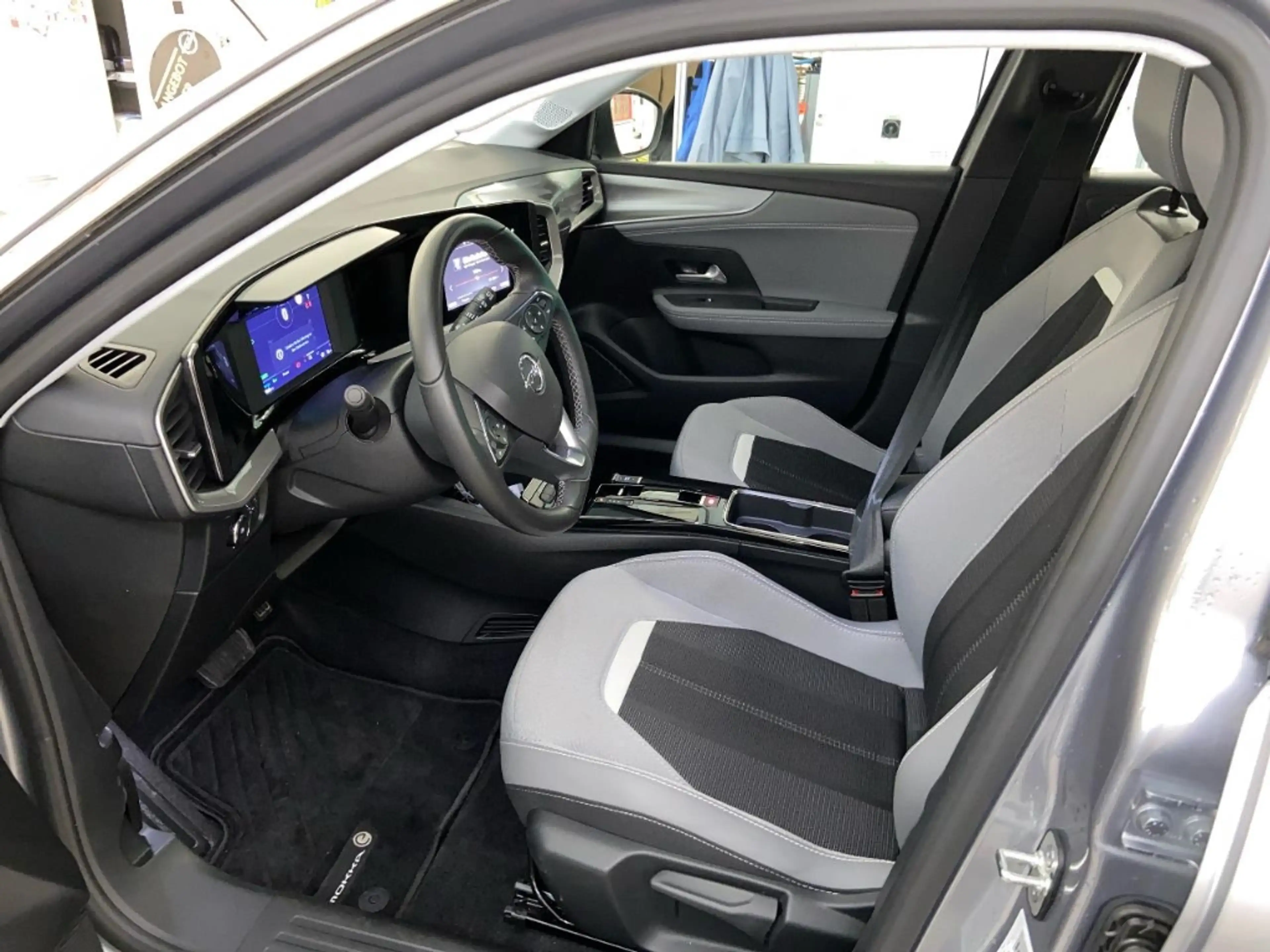 Opel Mokka-E Elegance +OnBoardCharger+3-Phasig+ — photo 5