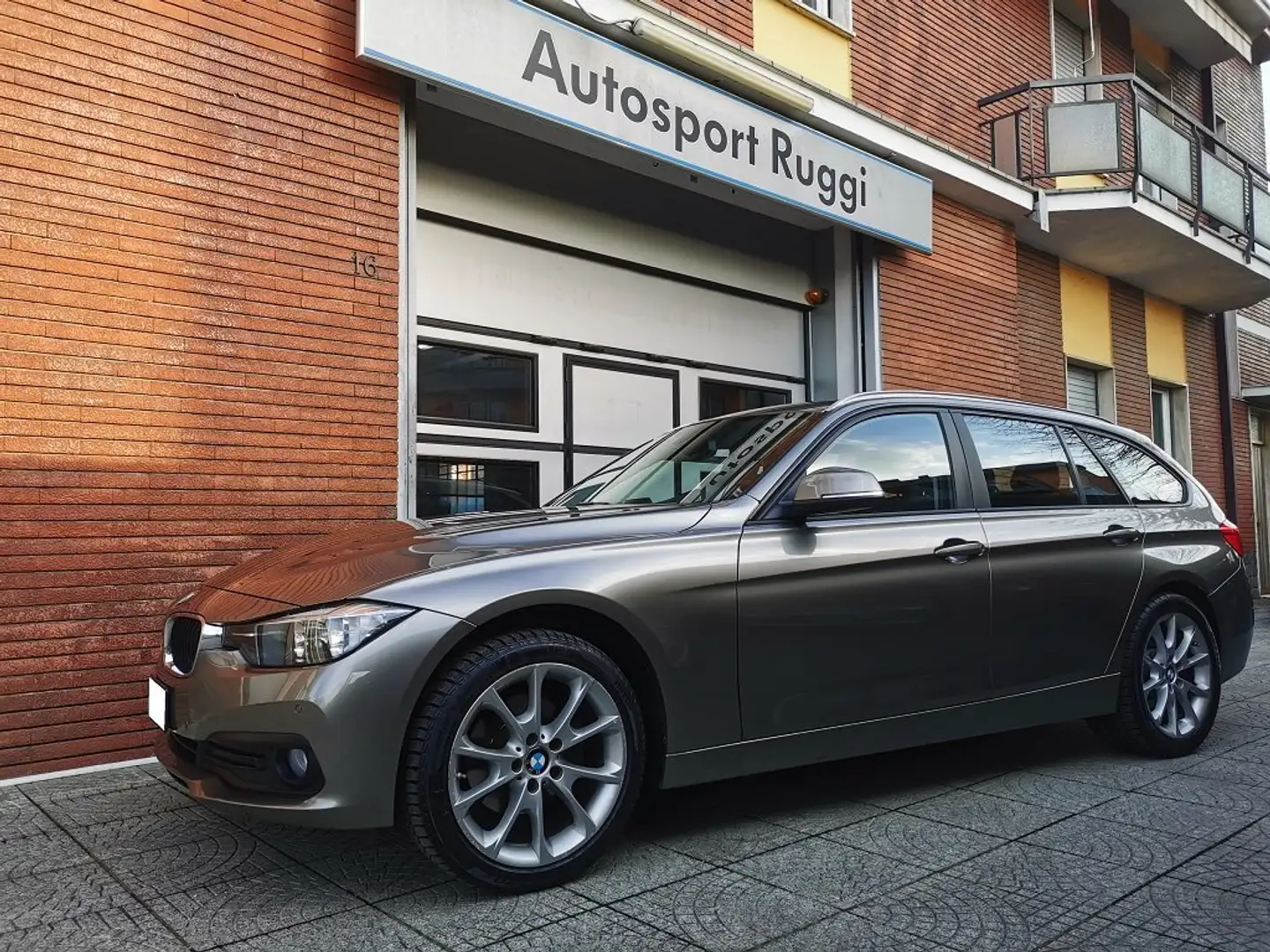 BMW 320 Touring xdrive Business automatic 4x4 190cv Or - 1