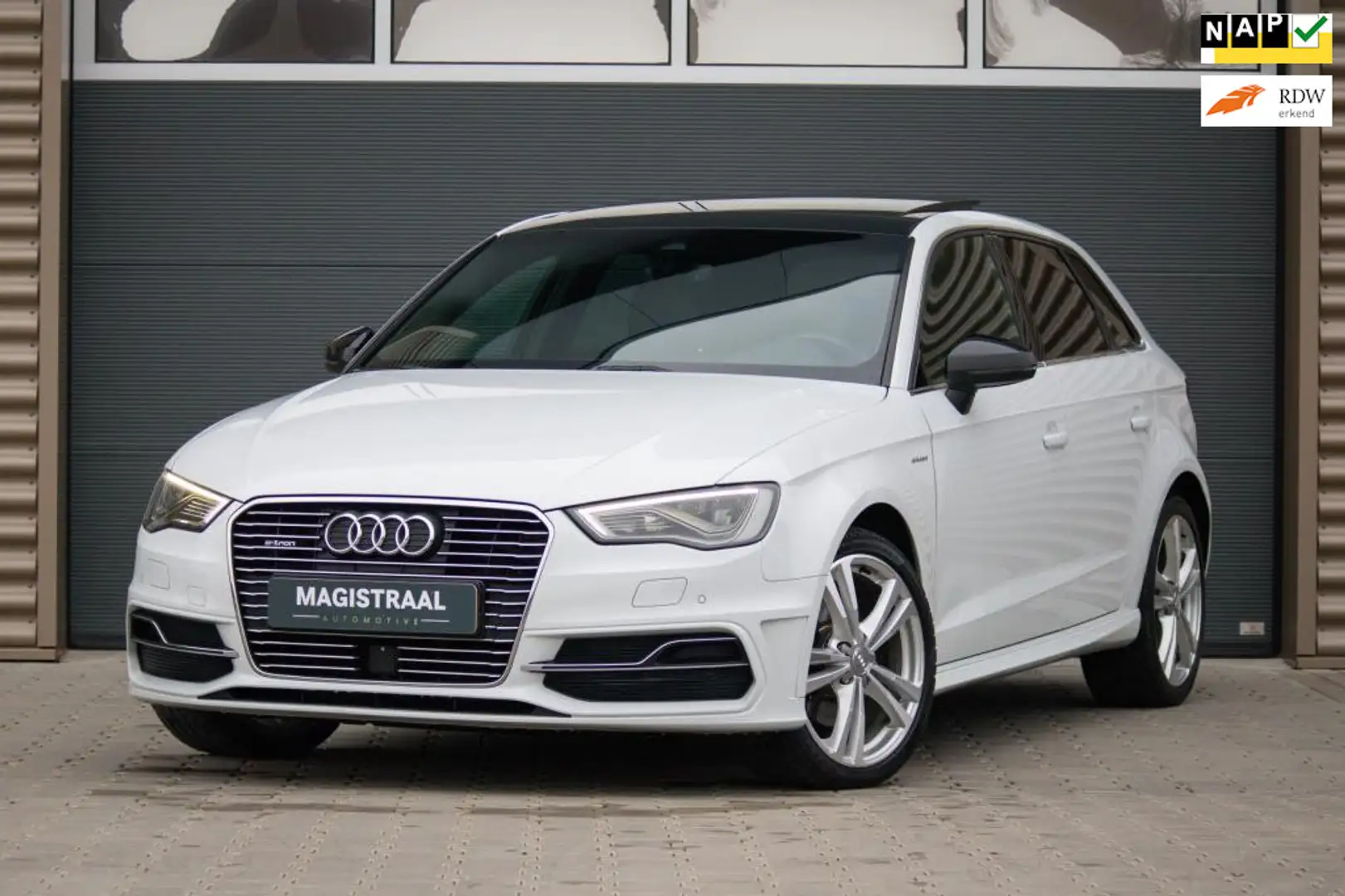 Audi A3 Sportback 1.4 e-tron S-line | B&O | Pano | stoelve Blanco - 1