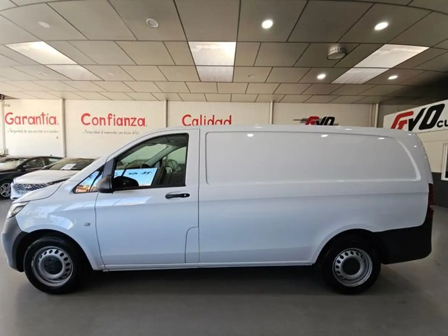 Mercedes-Benz Vito Furgón 114CDI tD Pro Larga Blanco - 2