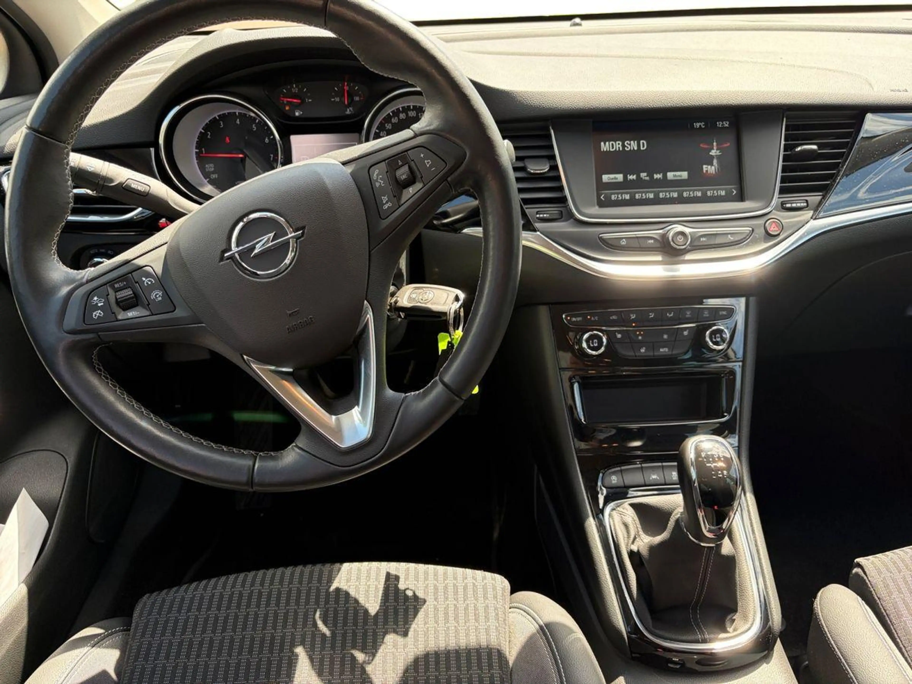 Opel Astra Elegance Start/Stop Metallic — photo 14