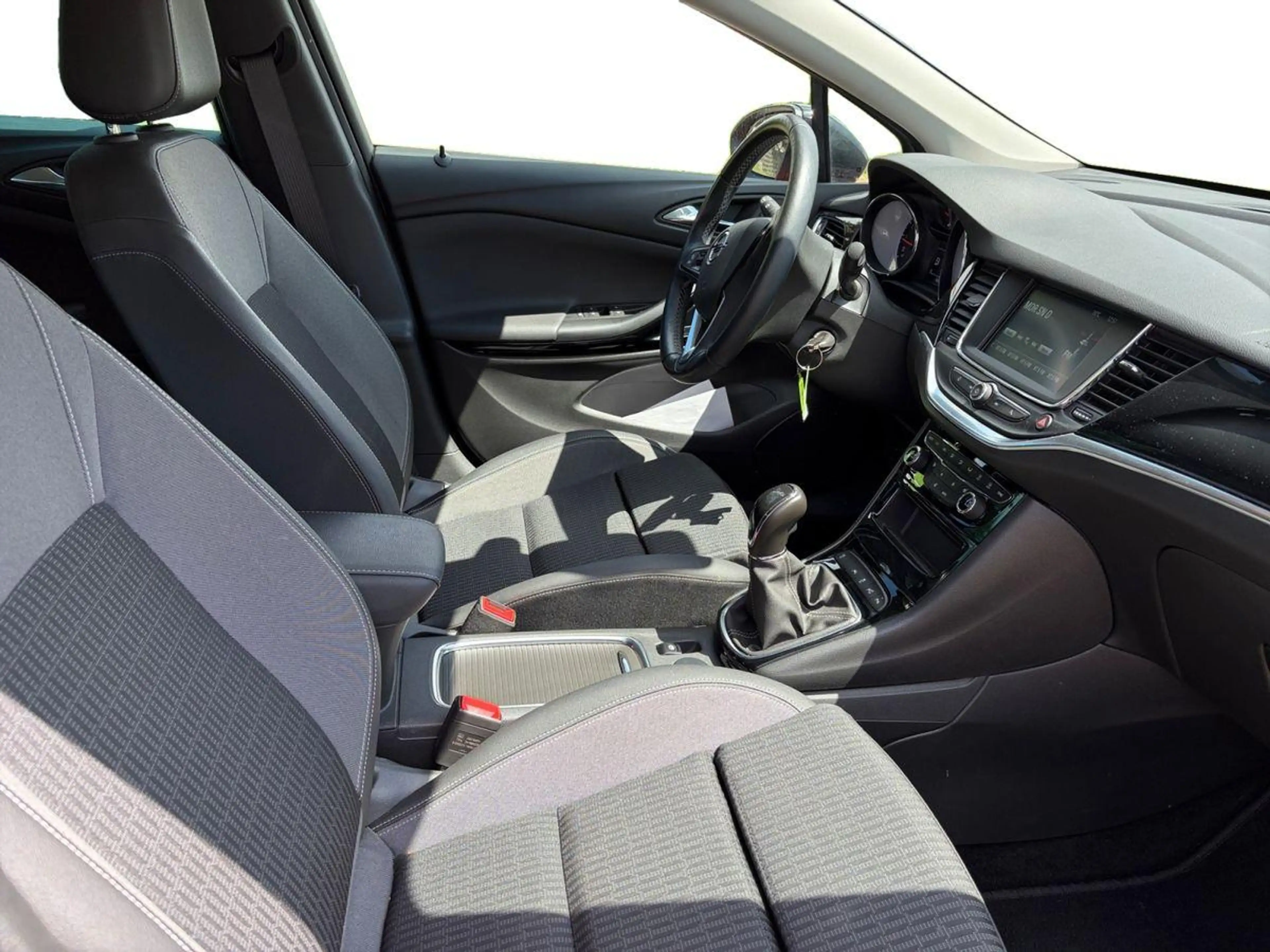 Opel Astra Elegance Start/Stop Metallic — photo 15