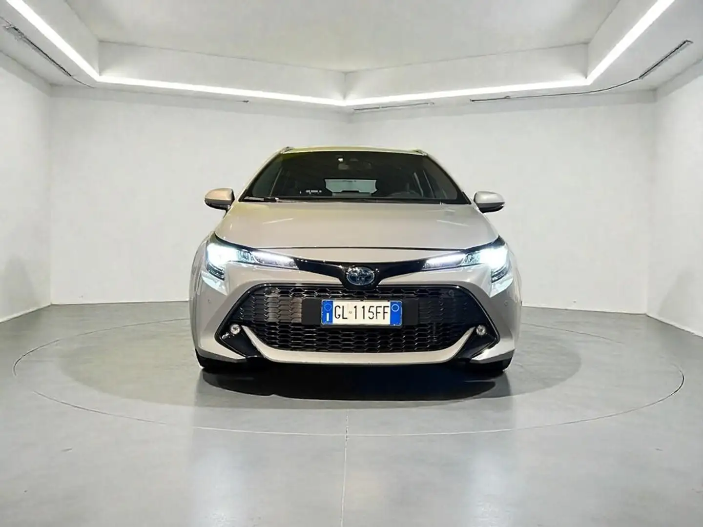 Toyota Corolla Touring Sports 2.0 hybrid Business cvt Grau - 2
