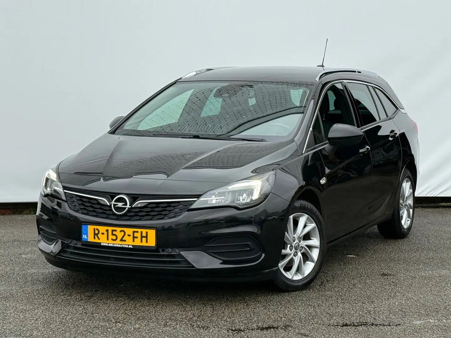 Opel Astra Sports Tourer 1.2 Blitz Elegance Sportvelgen | LED Schwarz - 2
