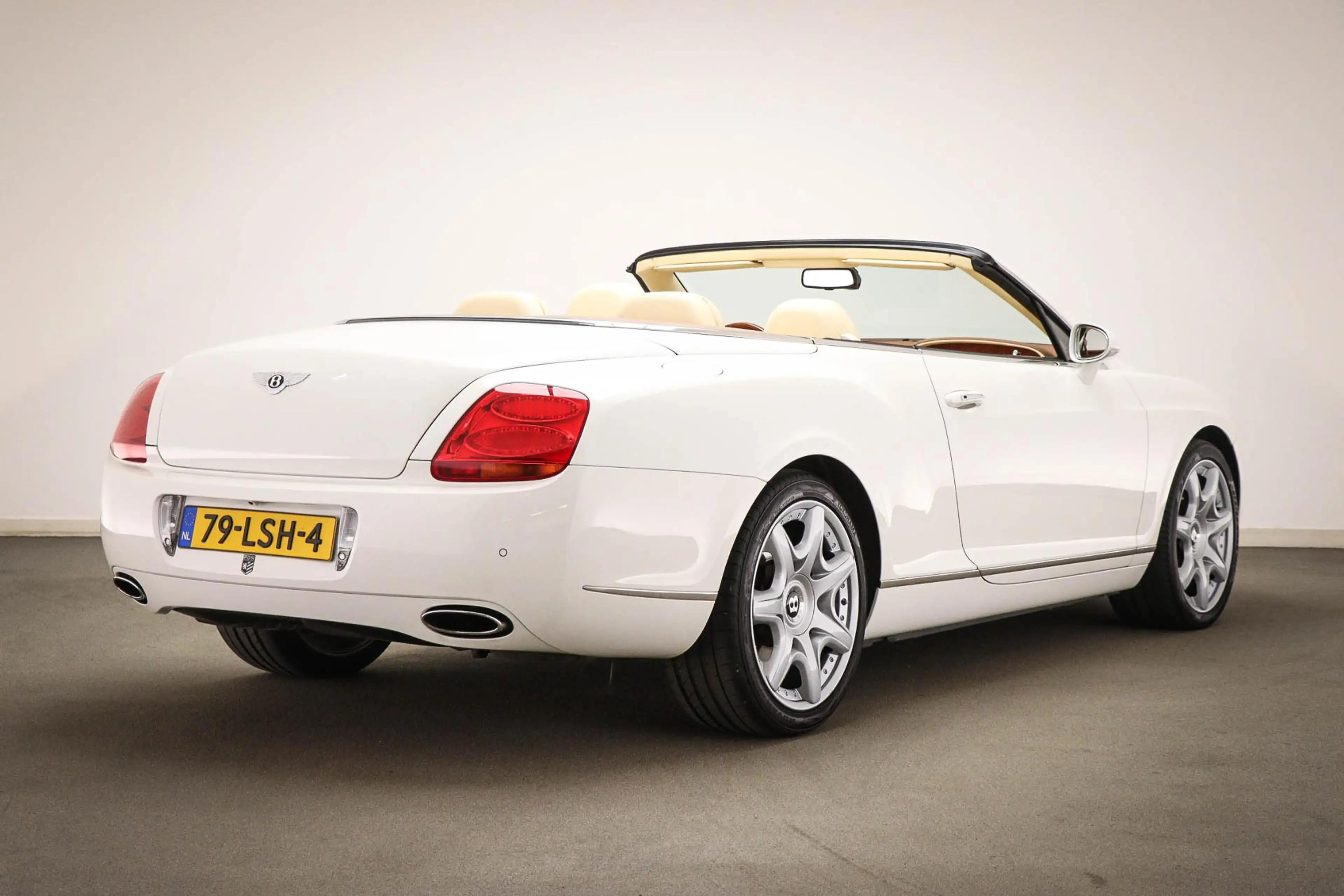 Bentley Continental GTC 6.0 W12 | HOUTAFWERKING | LEDER | STOELVERWARMING — photo 4