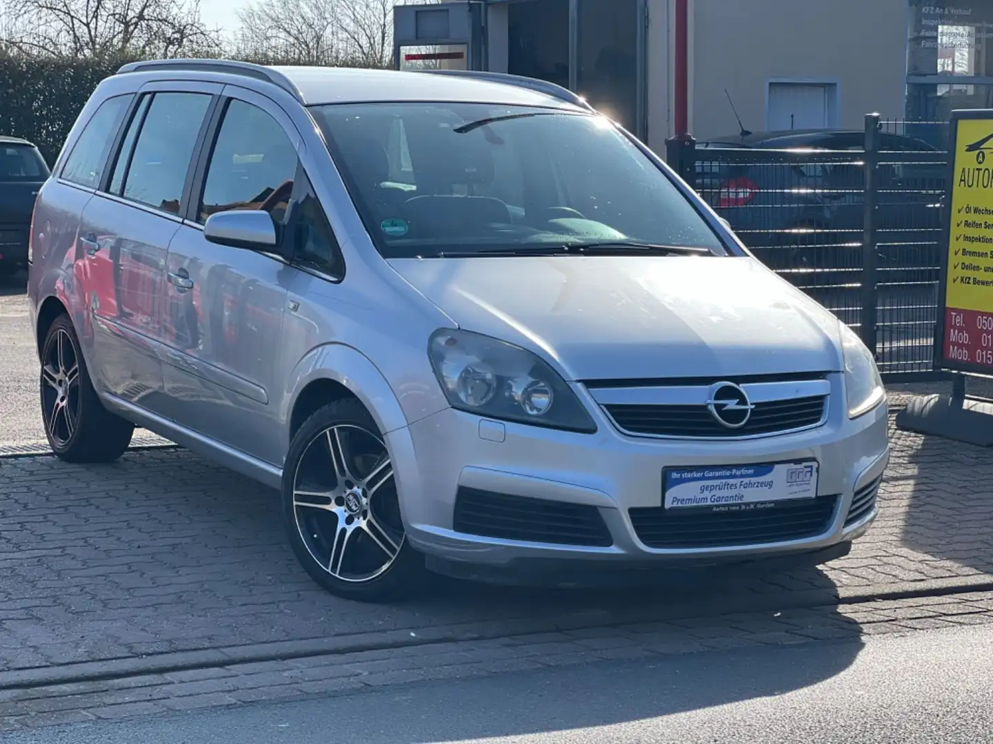 Opel Zafira B Edition*TÜV*Tempomat*Klima*Sitzheizung* Silber - 1