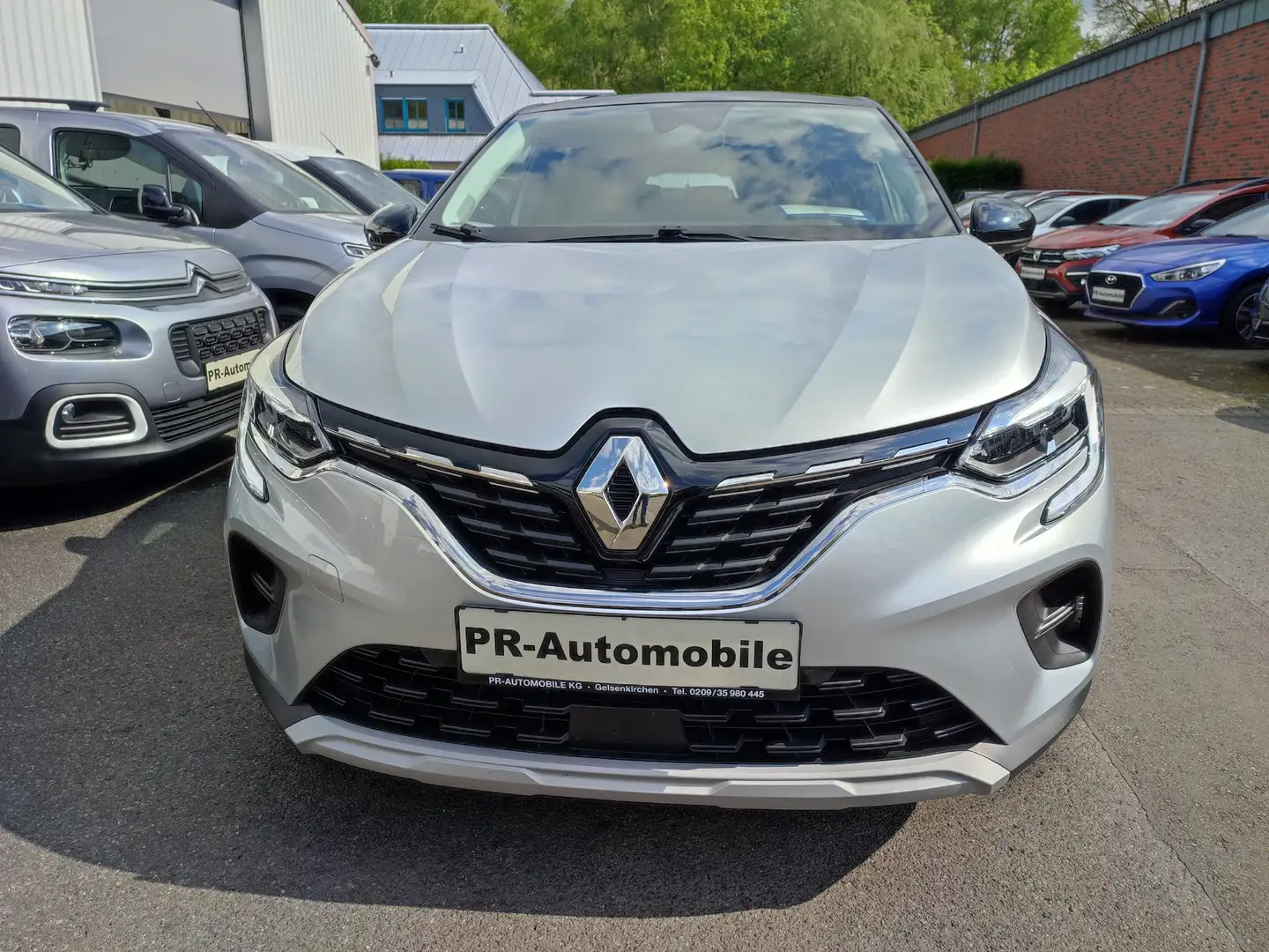 Renault Captur TCe 130 EDC Klimaaut/Navi/Sitzhzg Silber - 2