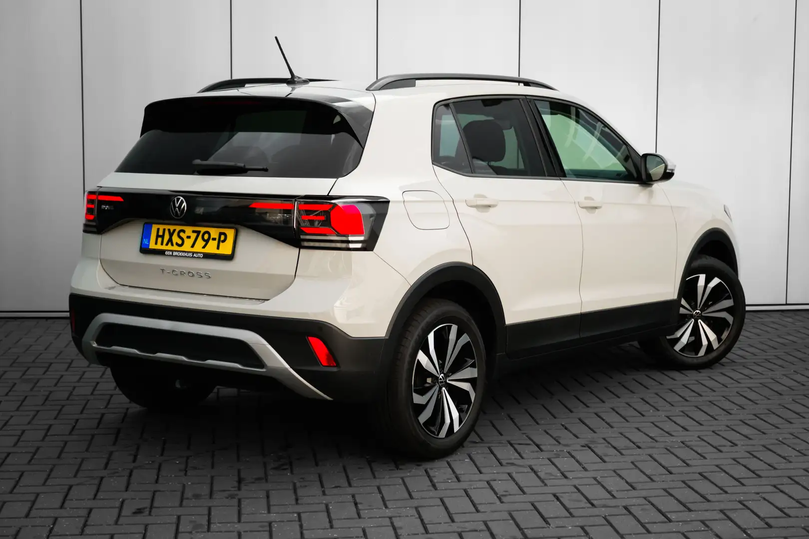 Volkswagen T-Cross 1.0 TSI Life Edition | Achteruitrijcamera | Airco Grijs - 2