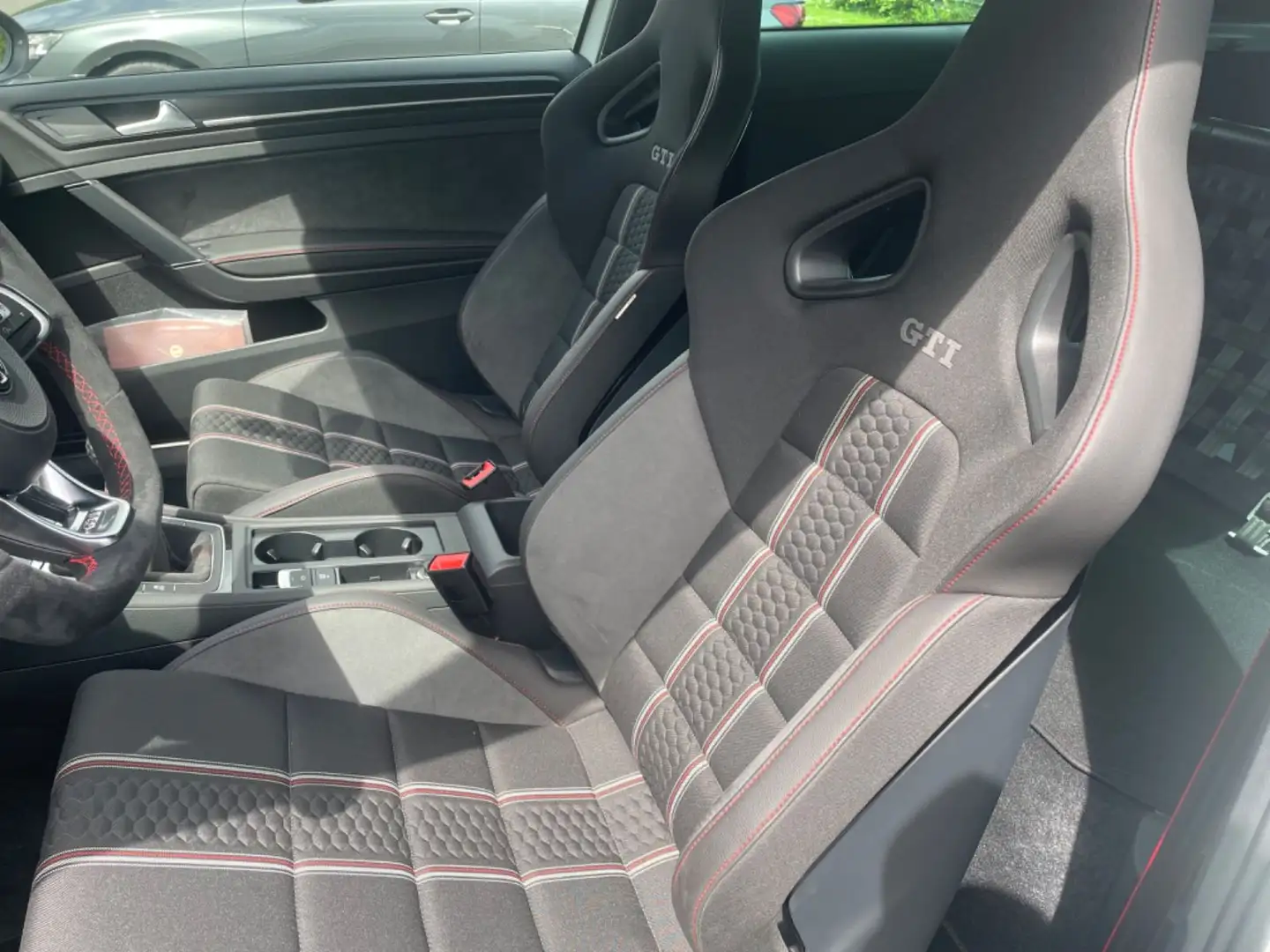 Volkswagen Golf GTI Clubsport S   87/400 Blanco - 2