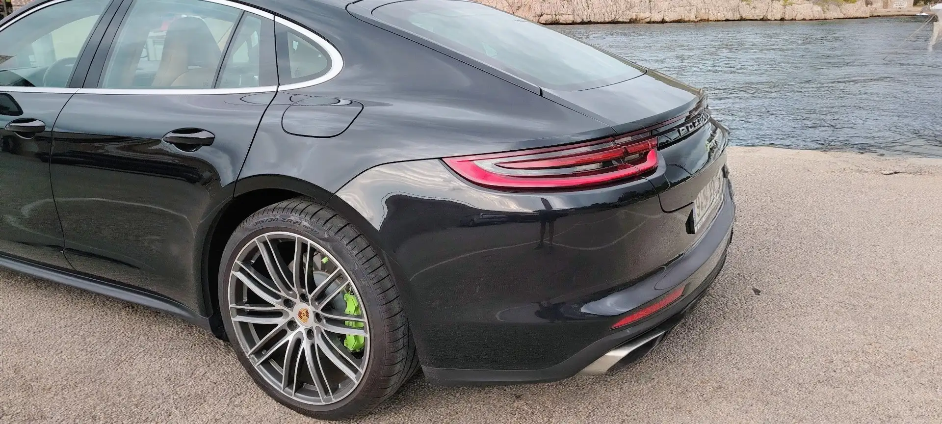 Porsche Panamera 4 e-Hybrid Sport Turismo - 2