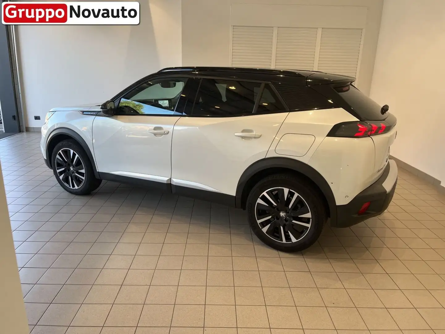 Peugeot 2008 PureTech 155 EAT8 S&S GT Bianco - 2