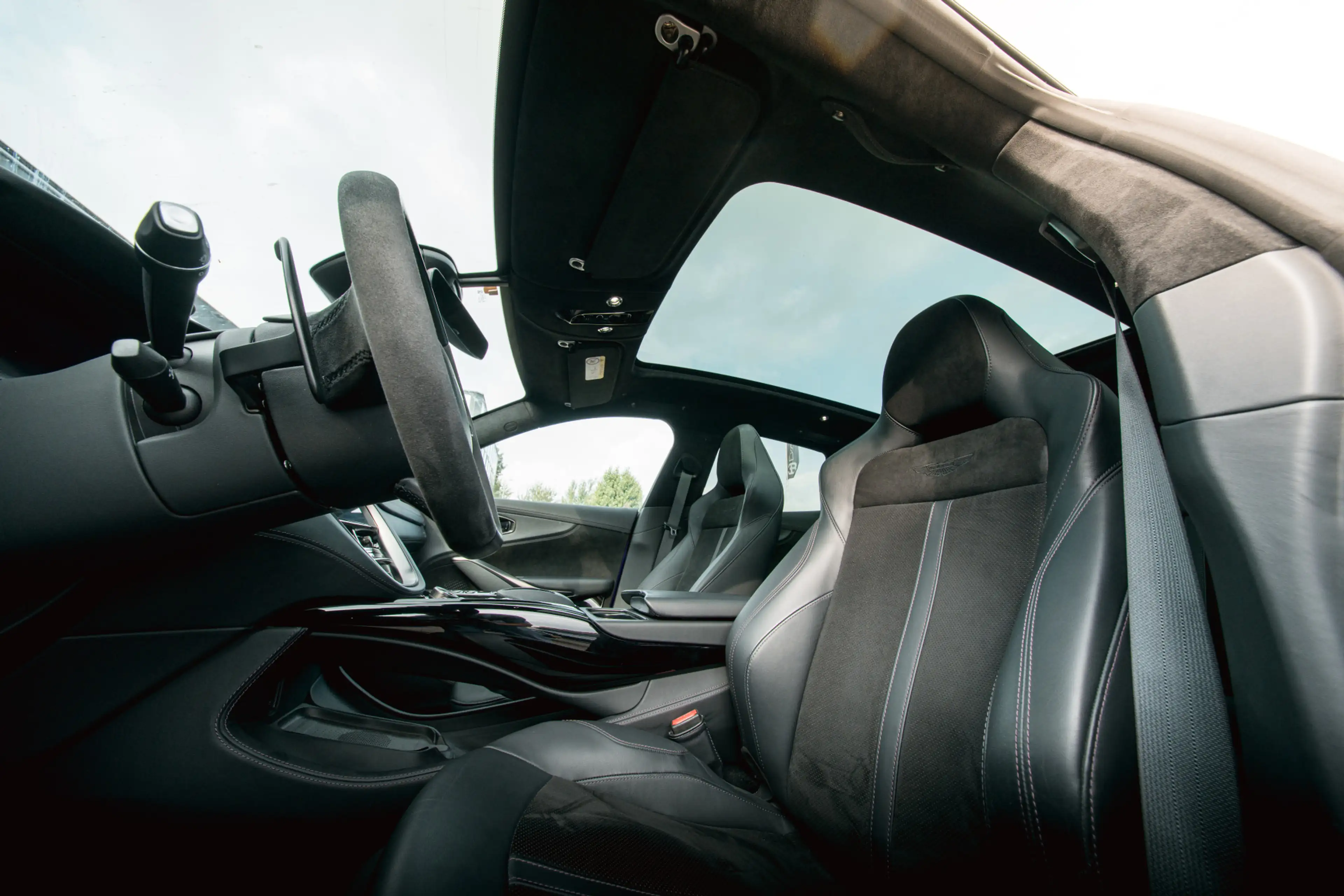 Aston Martin DBX 4.0 V8 707 Purple Uniek! — photo 3