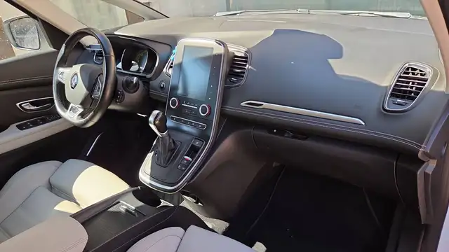 Renault Scenic view 10