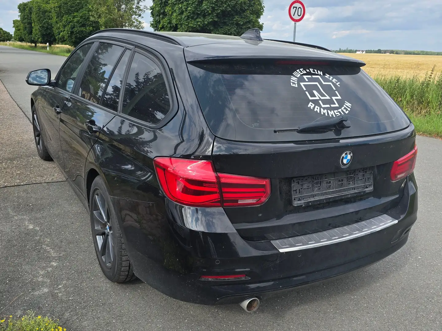 BMW 318 318d Touring Aut. Černá - 2