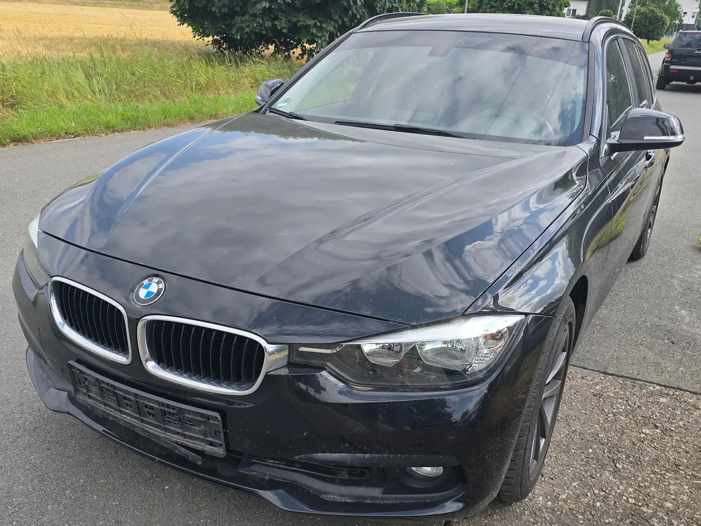 BMW 318 318d Touring Aut. Černá - 1