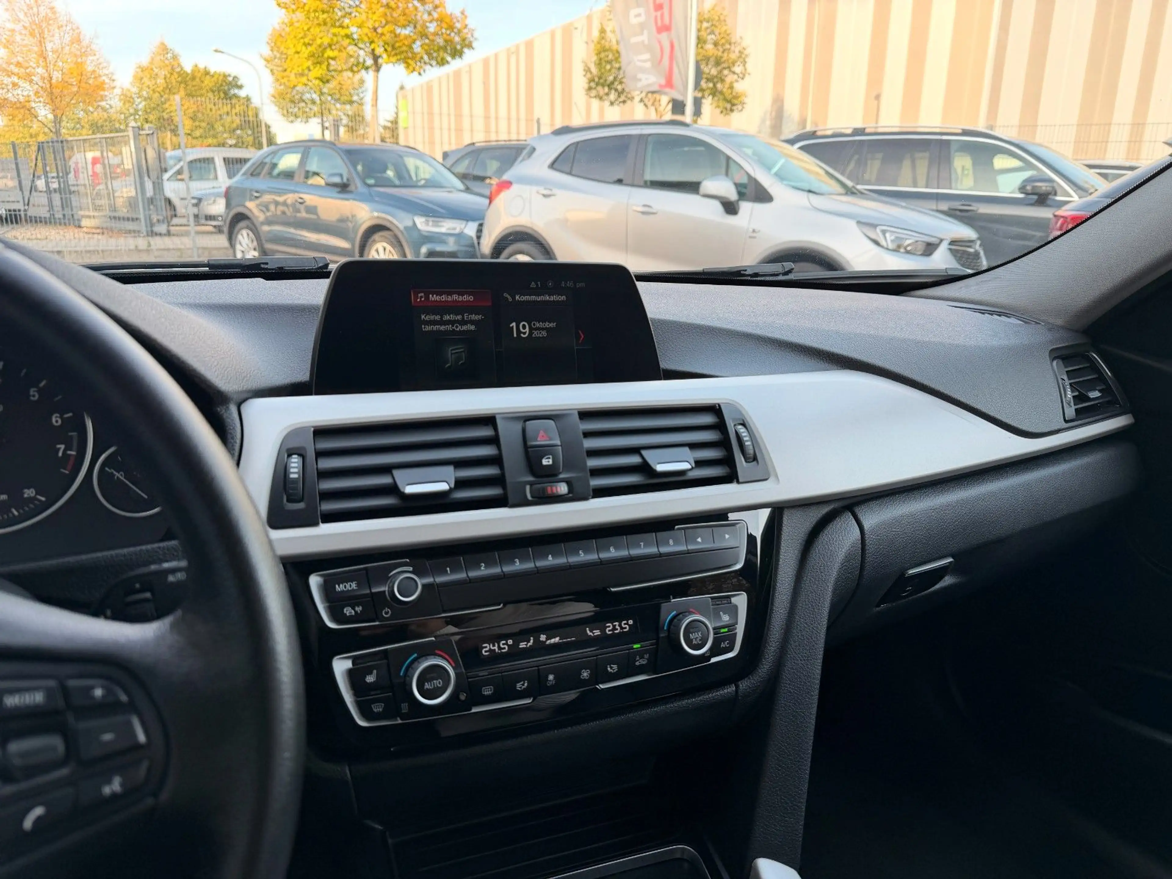 BMW 320 i Touring  Advantage*Leder*LED-Scheinwerfer* — photo 15