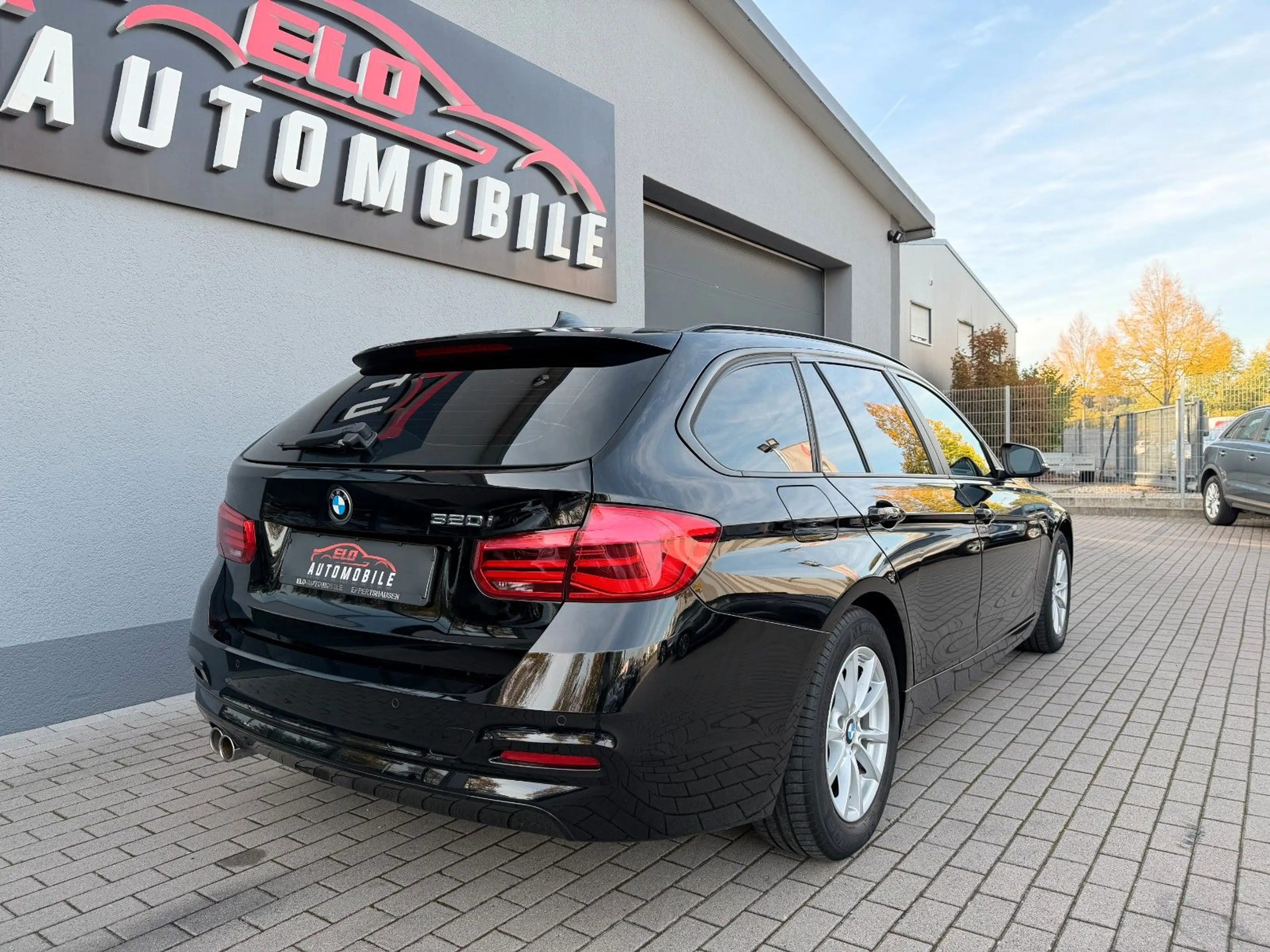 BMW 320 i Touring  Advantage*Leder*LED-Scheinwerfer* — photo 3