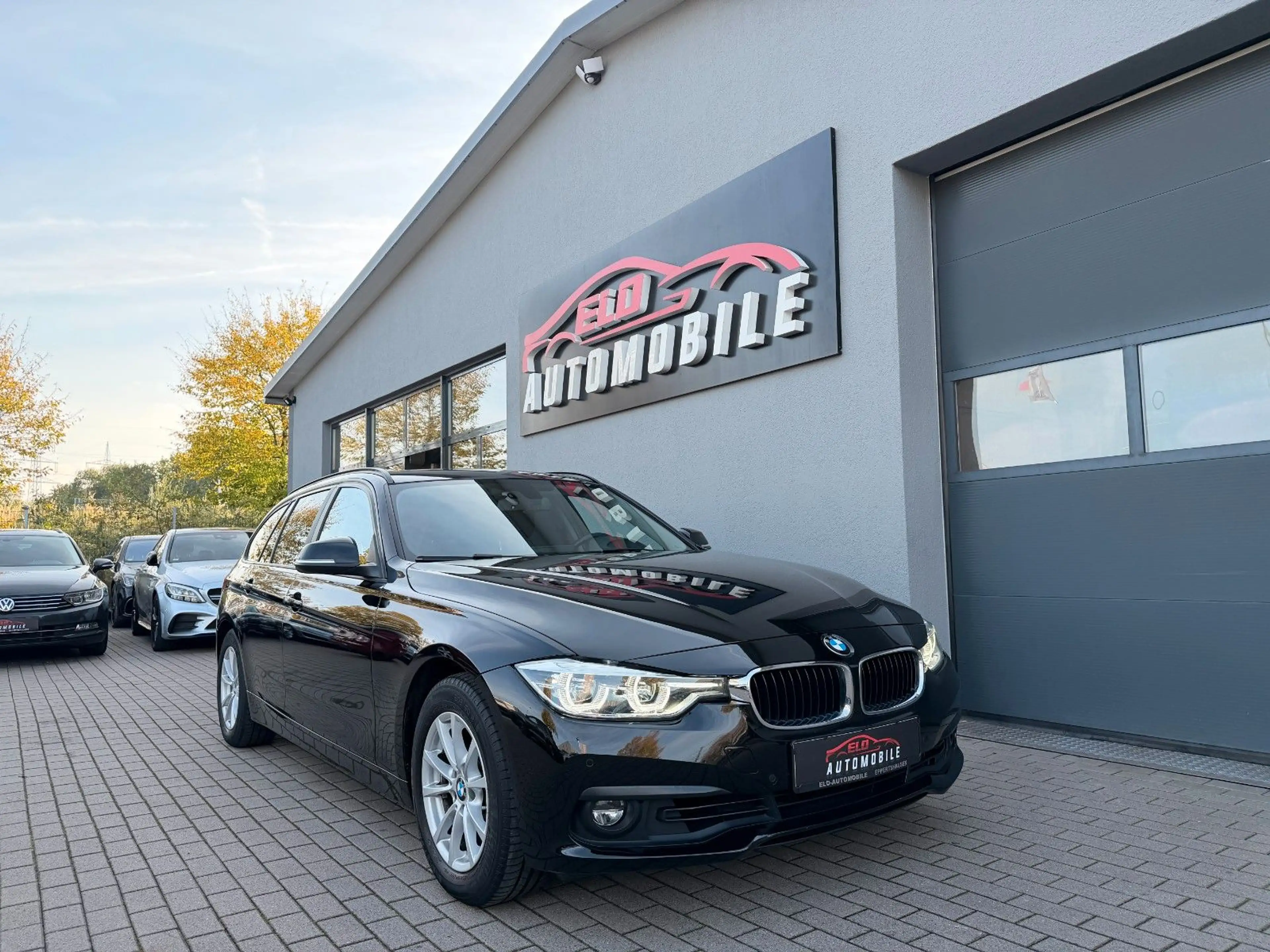 BMW 320 i Touring  Advantage*Leder*LED-Scheinwerfer*