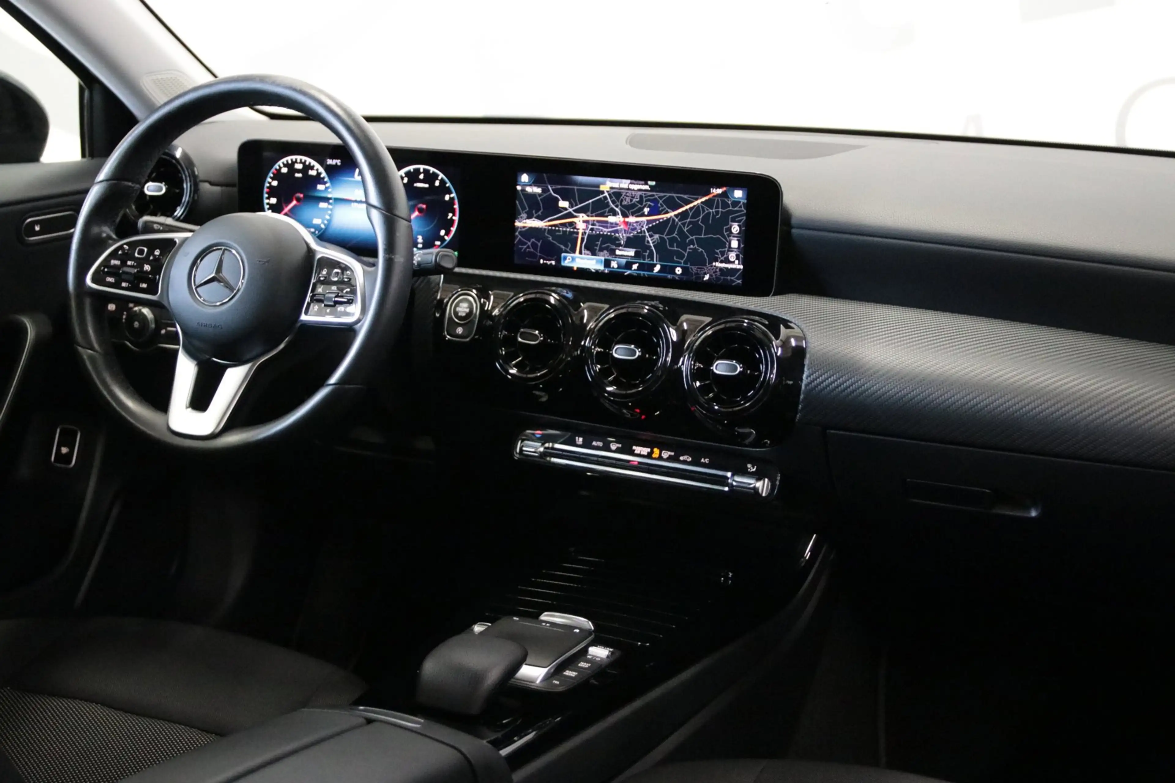 Mercedes-Benz A 180 Apple CarPlay/ Led-koplampen/ Achteruitrijcamera — photo 26
