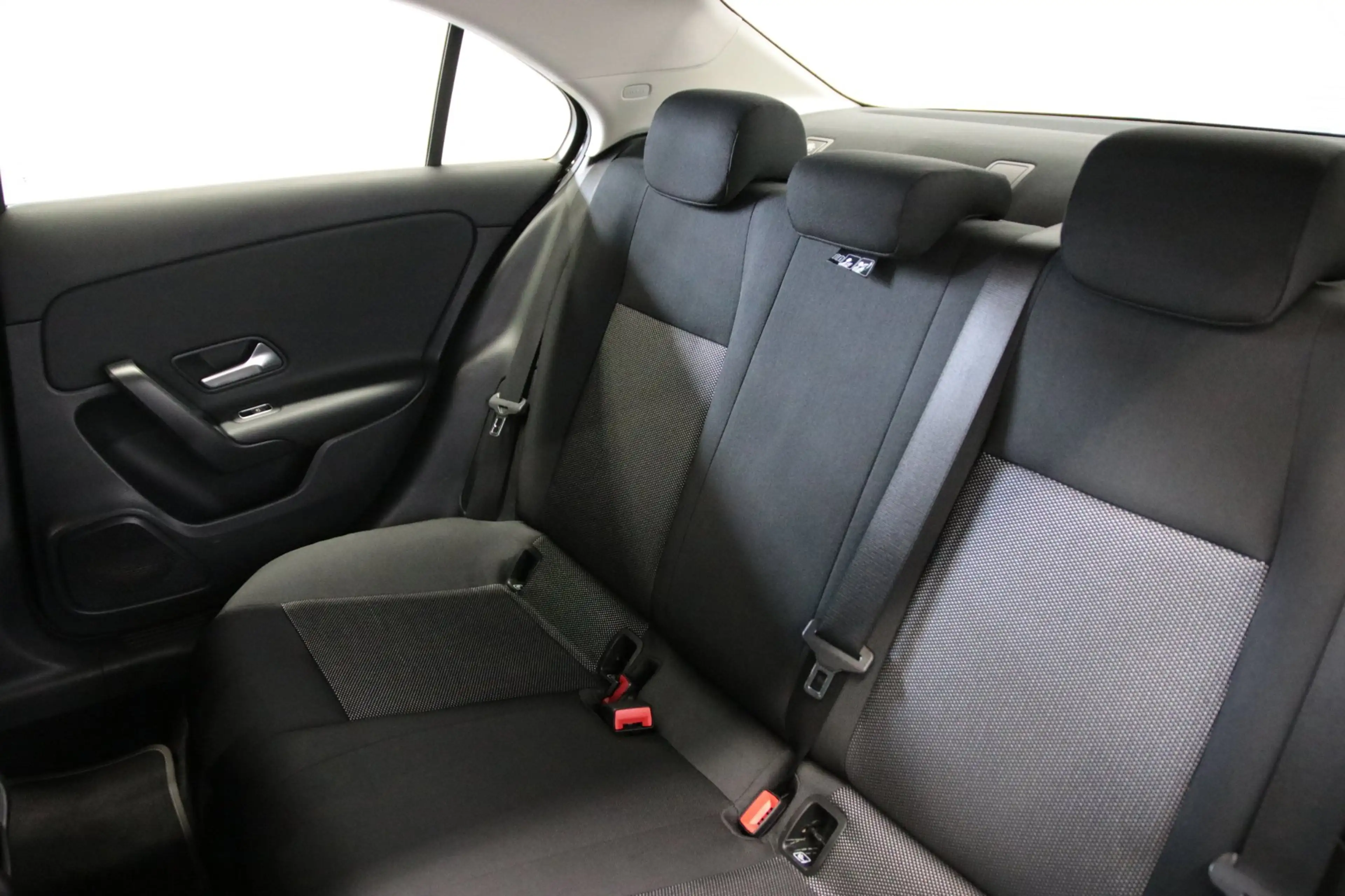 Mercedes-Benz A 180 Apple CarPlay/ Led-koplampen/ Achteruitrijcamera — photo 10