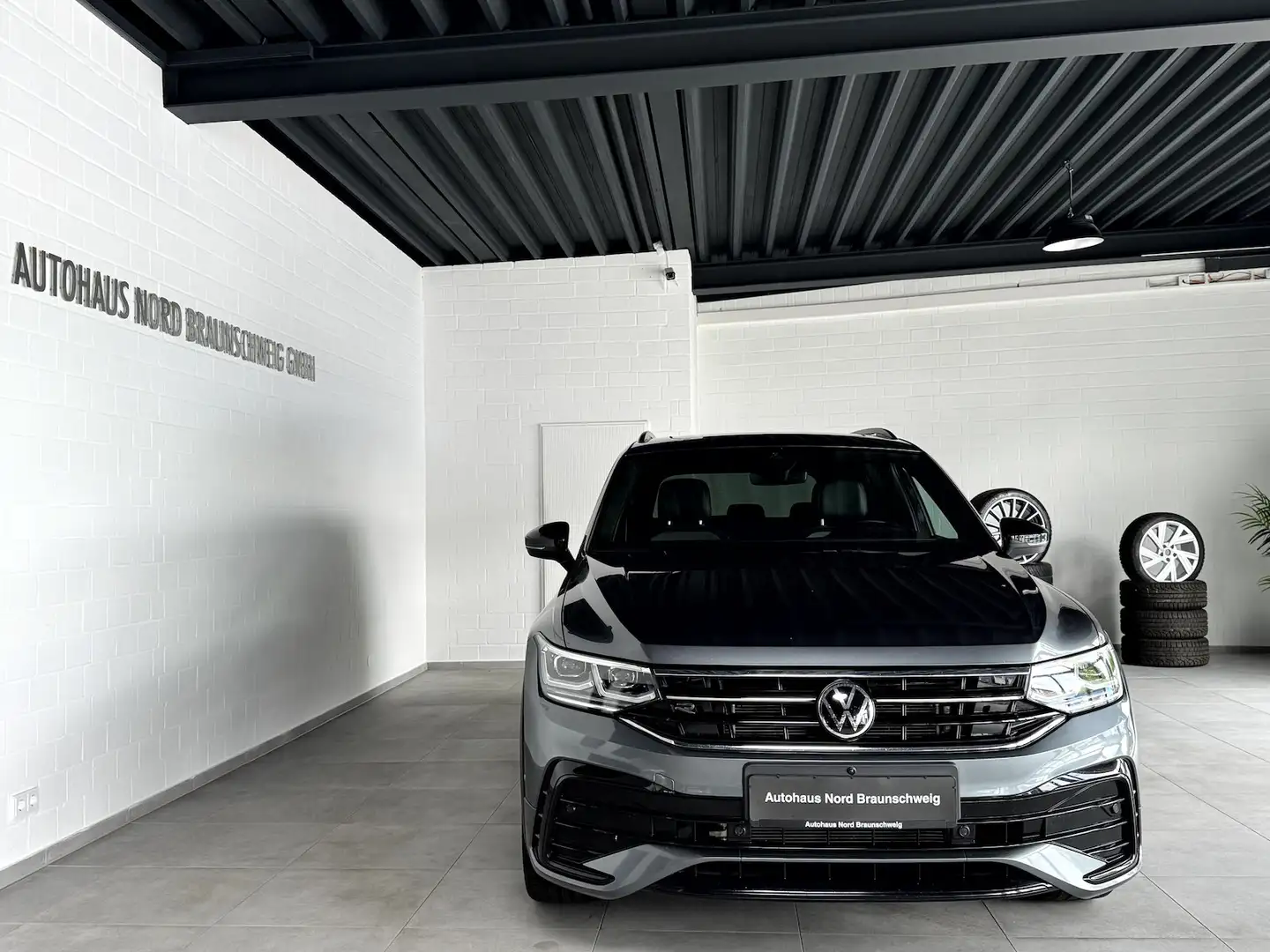 Volkswagen Tiguan Allspace 2.0 TDI R Line*BlackStyle*AHK* Grau - 2