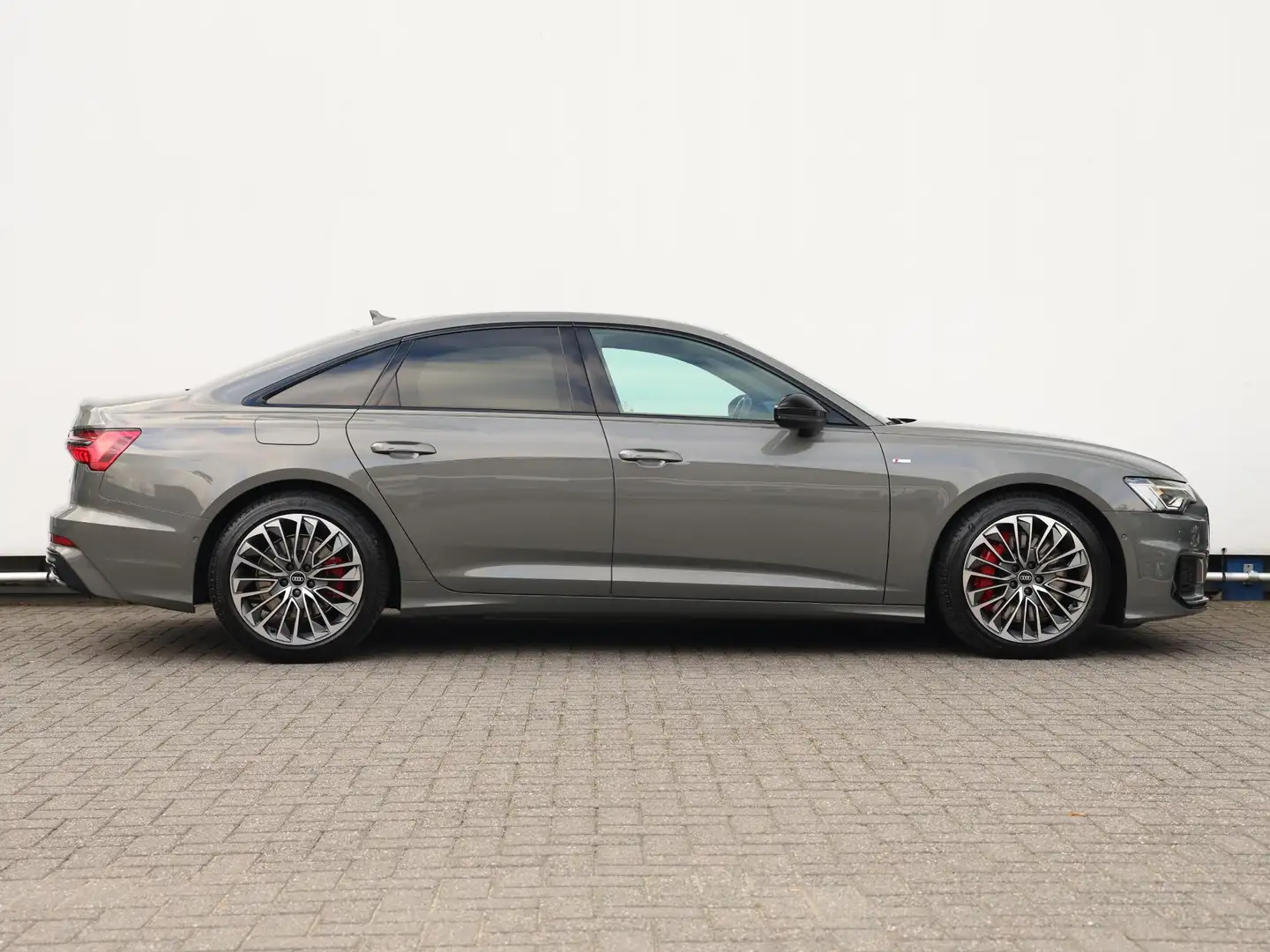 Audi A6 Limousine 55 TFSI e quattro Pro Line S Competition Gris - 2
