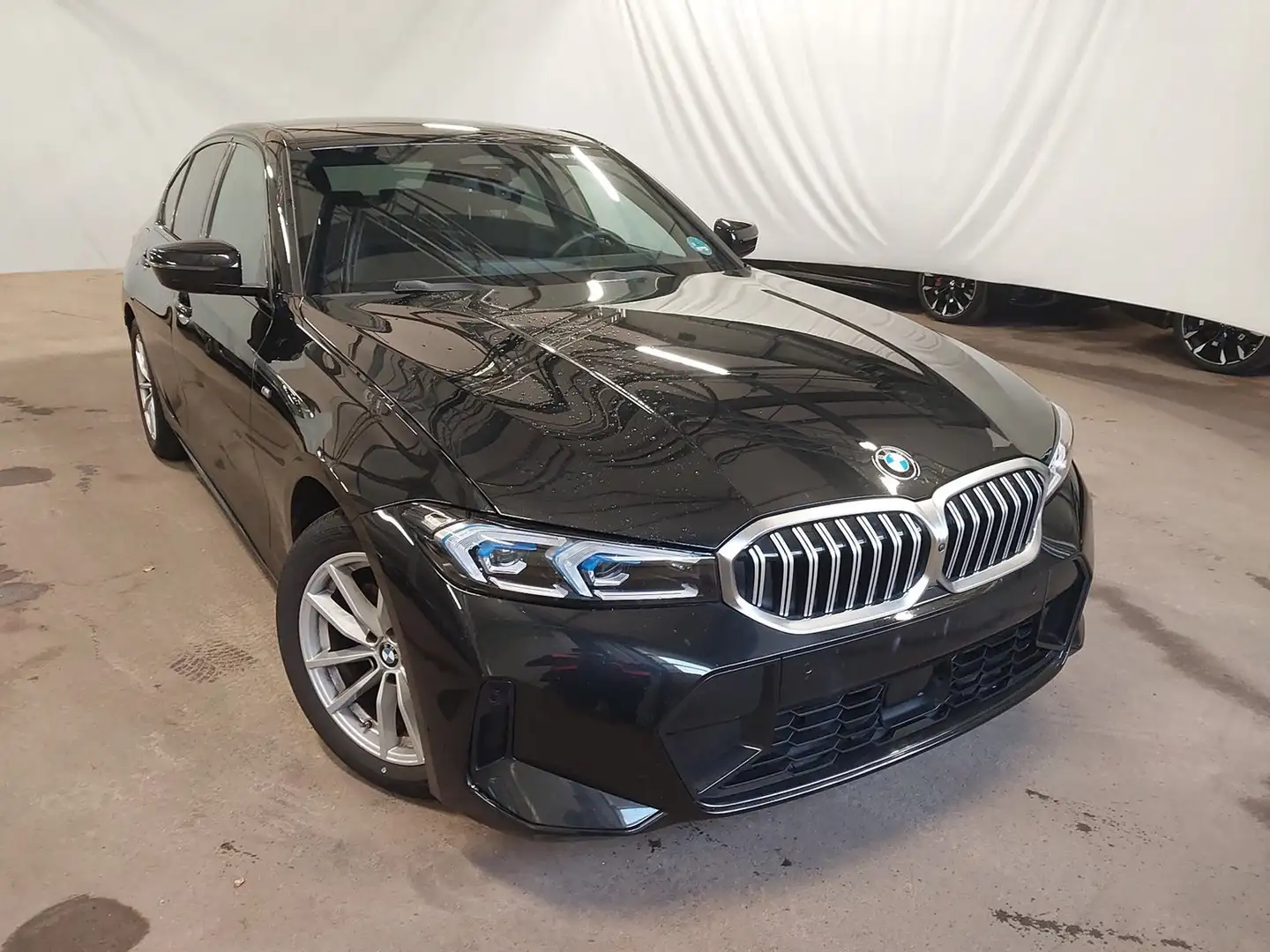 BMW 320 d xDrive M Sport HEADUP/HIFI/360°/ADAPTLED/NAVI Schwarz - 2