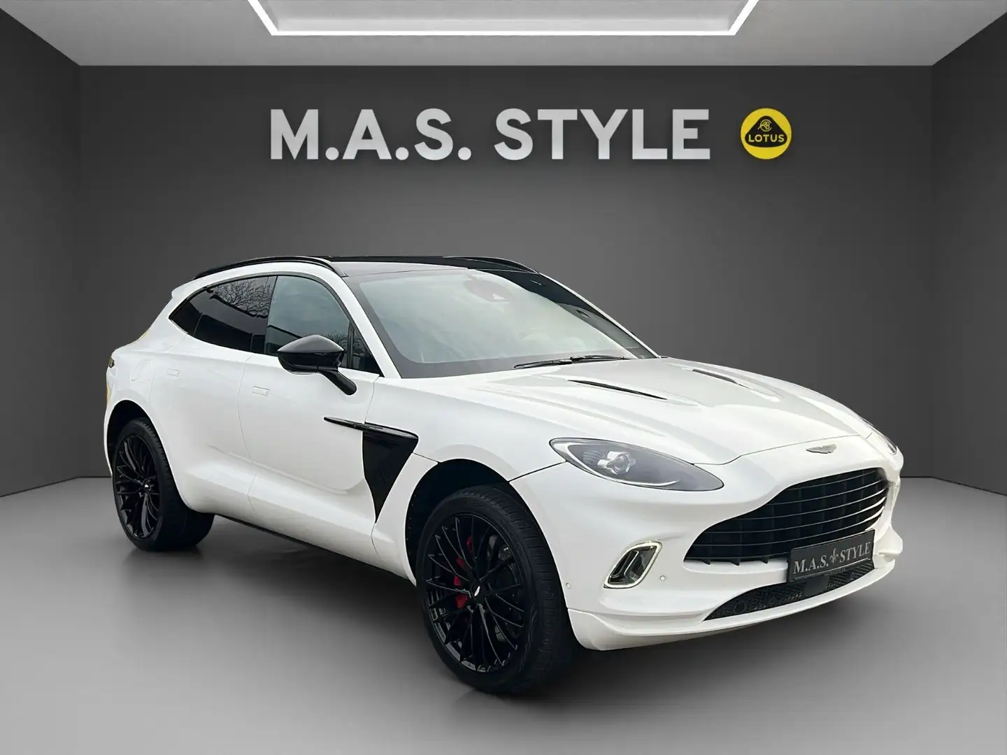 Aston Martin DBX 4.0 V8 Panorama Anhängerkupplung Weiß - 2