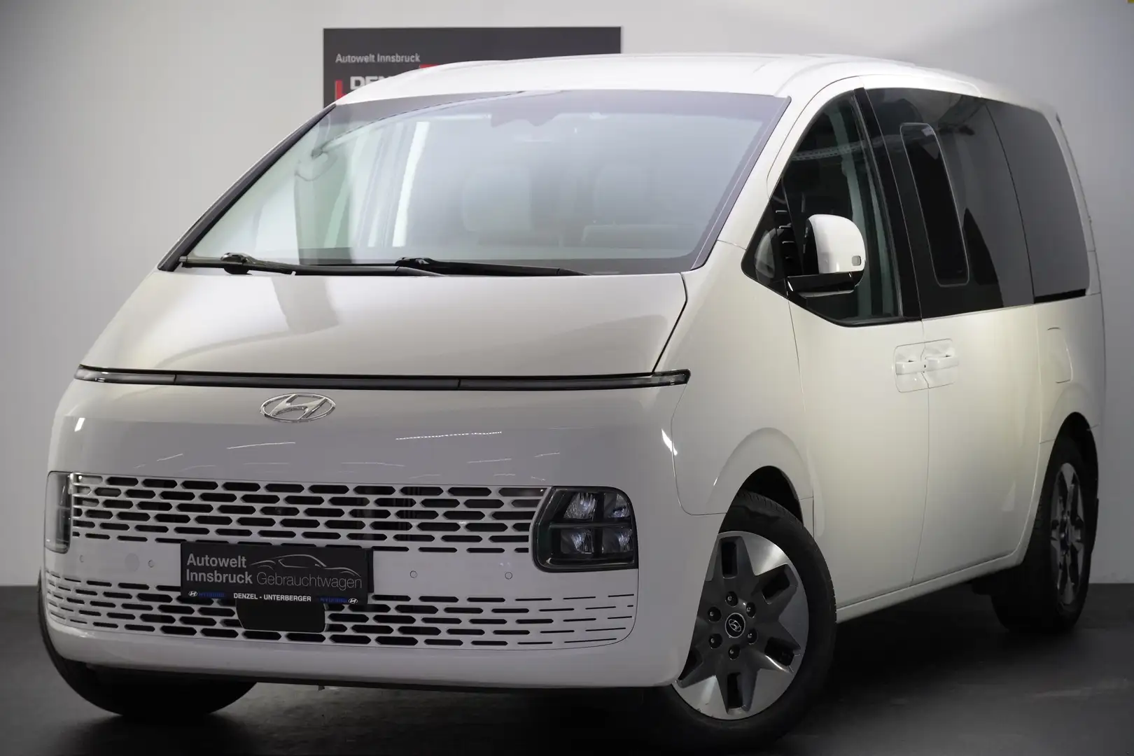 Hyundai STARIA Bus 2,2 CRDi Trend Line 4WD DCT Aut. Weiß - 2
